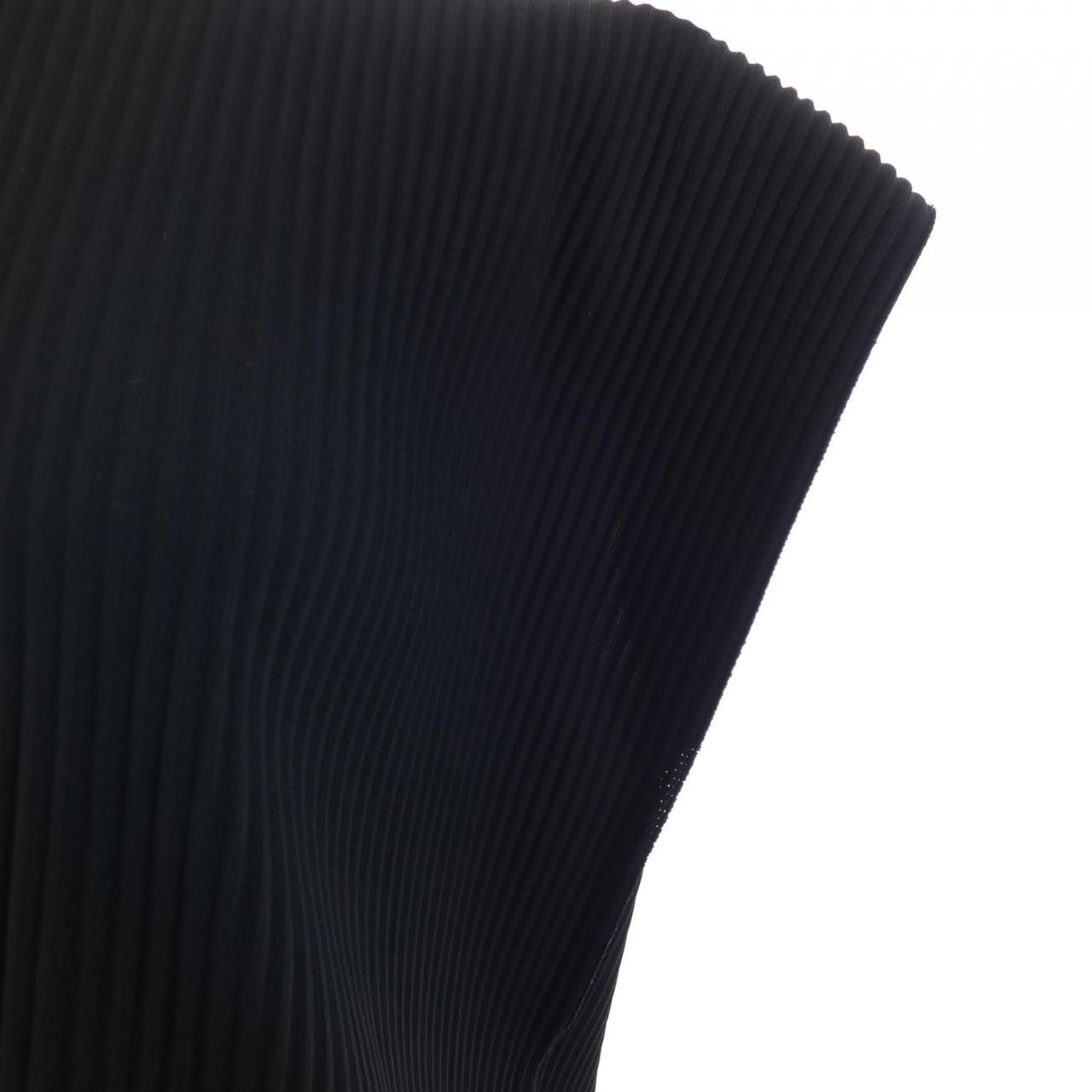 ミーイッセイミヤケ me ISSEY MIYAKE MI62KR521 トップス