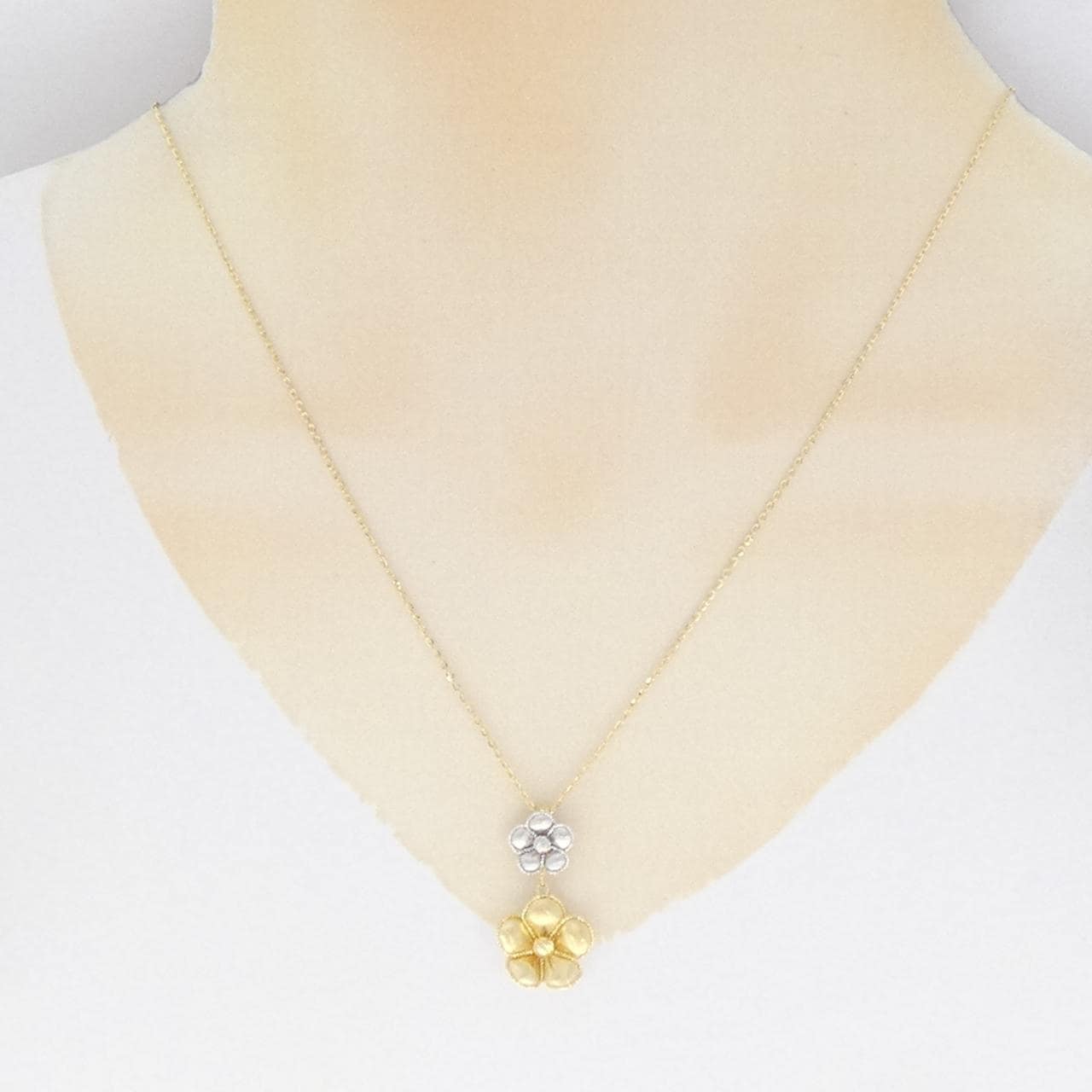 750YG/750WG フラワー ネックレス
