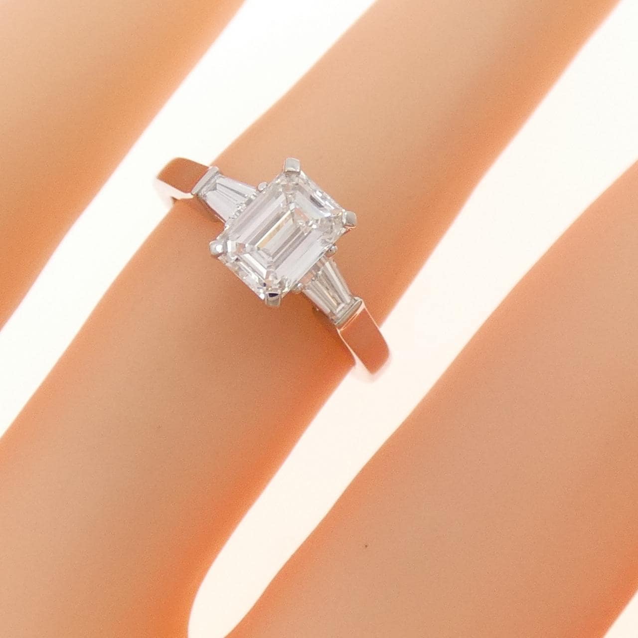 グラフ プロミス リング 0.70CT G VVS2 エメラルドカット