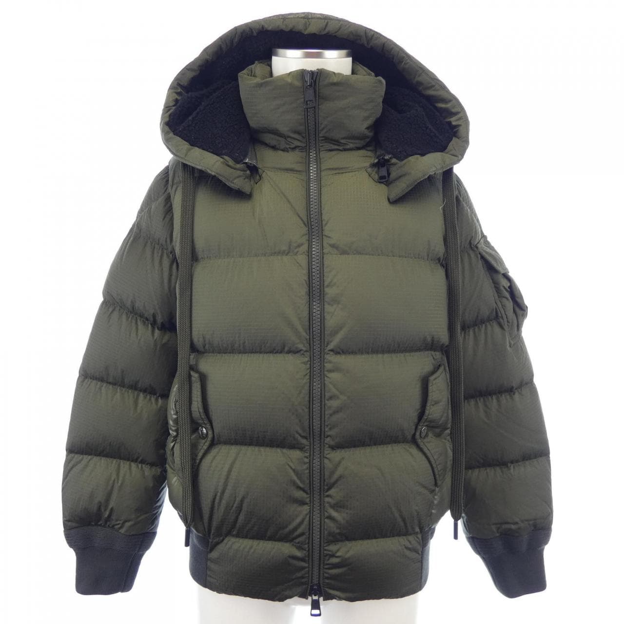モンクレール MONCLER ダウンジャケット