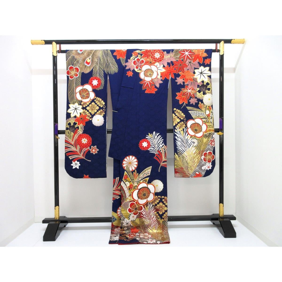 振袖　友禅金彩加工　刺繍入り