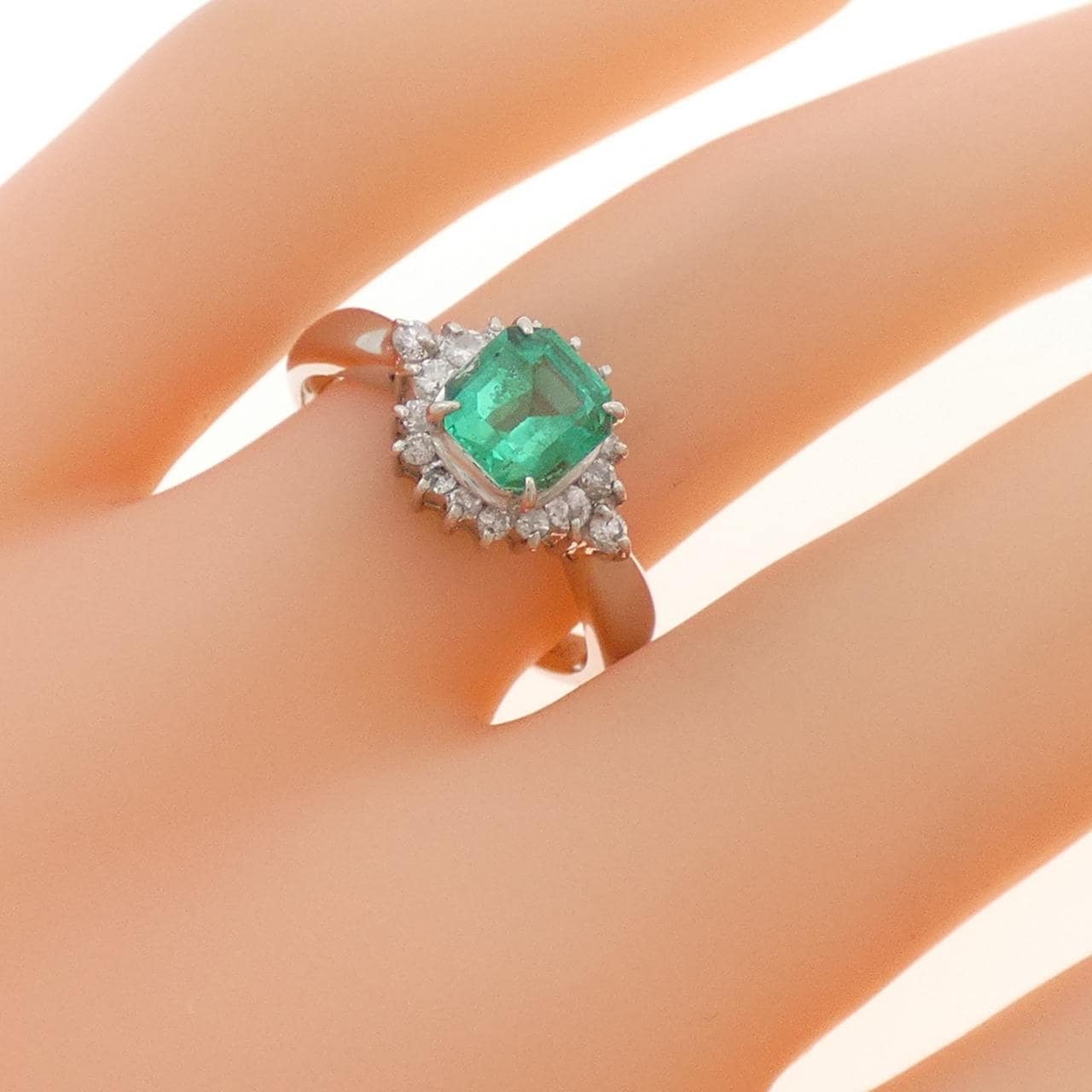 PT900 エメラルド リング 0.85CT