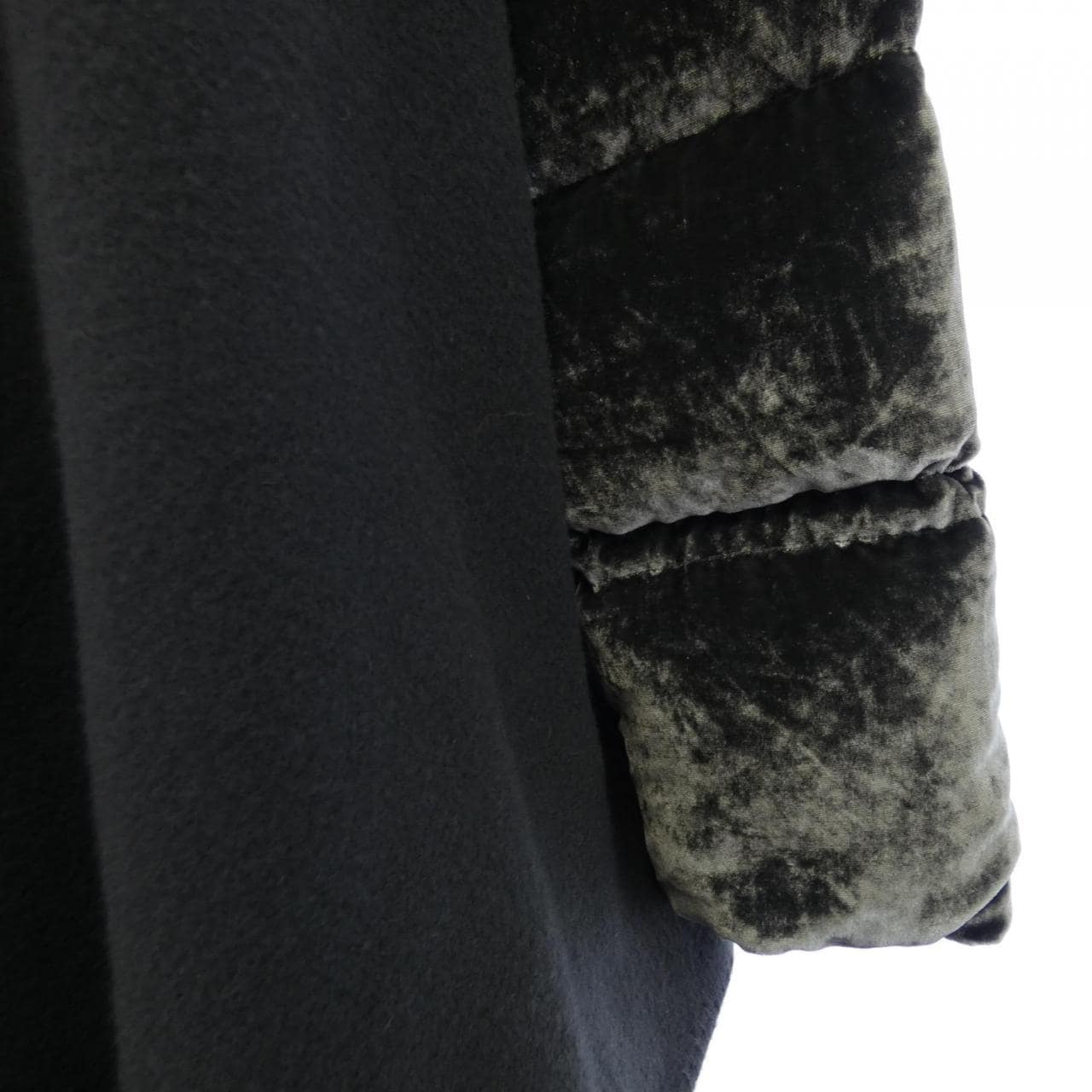 モンクレール MONCLER 20930081885 ダウンジャケット
