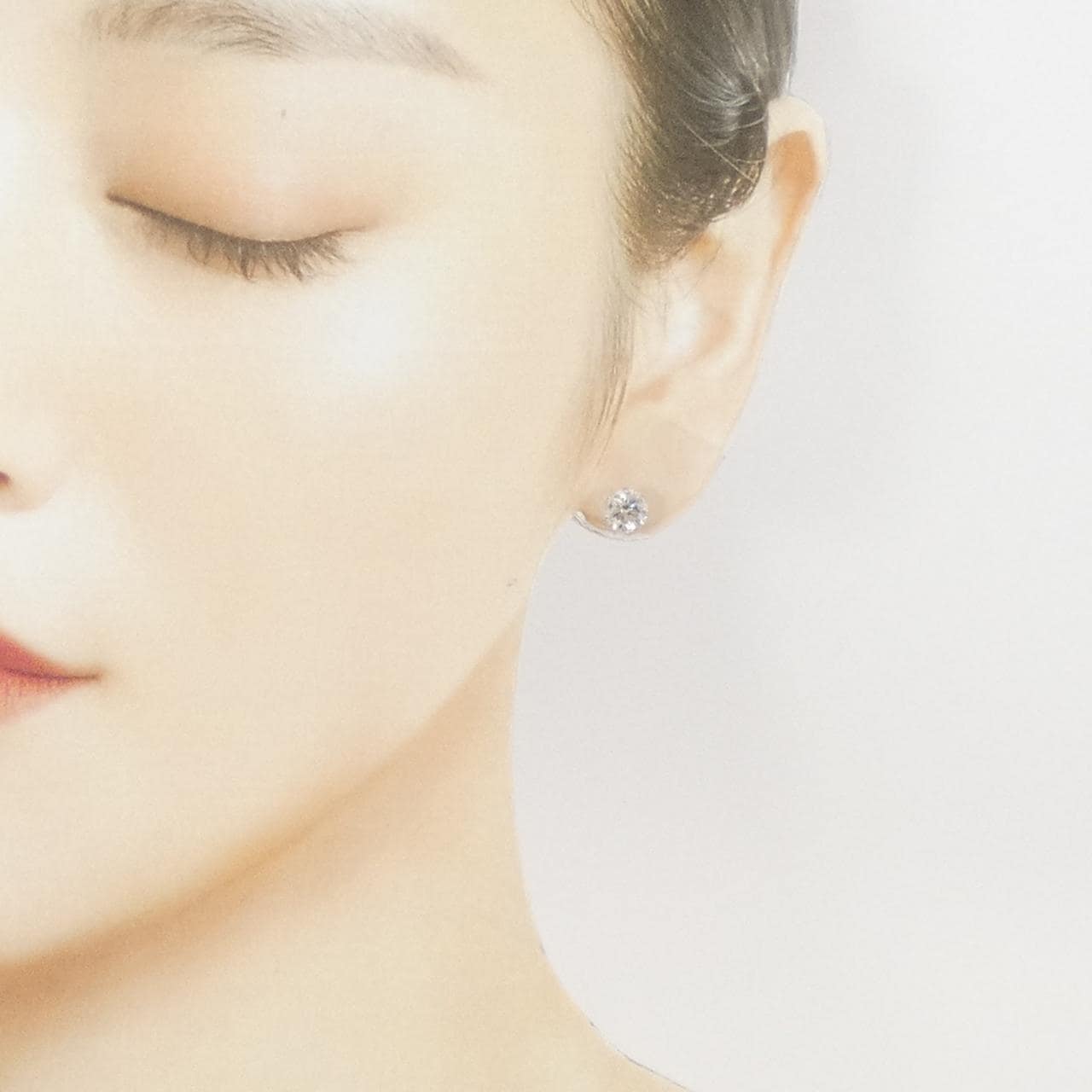 PT900 Solitaire Diamond Earrings 2.00CT