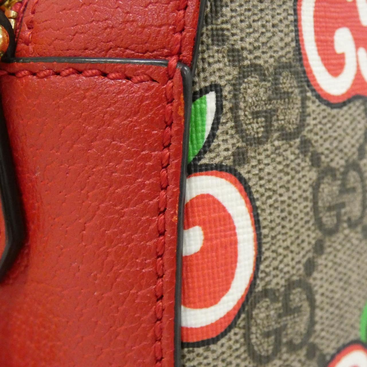 グッチ GG APPLE 574886 2EVDG ショルダーバッグ