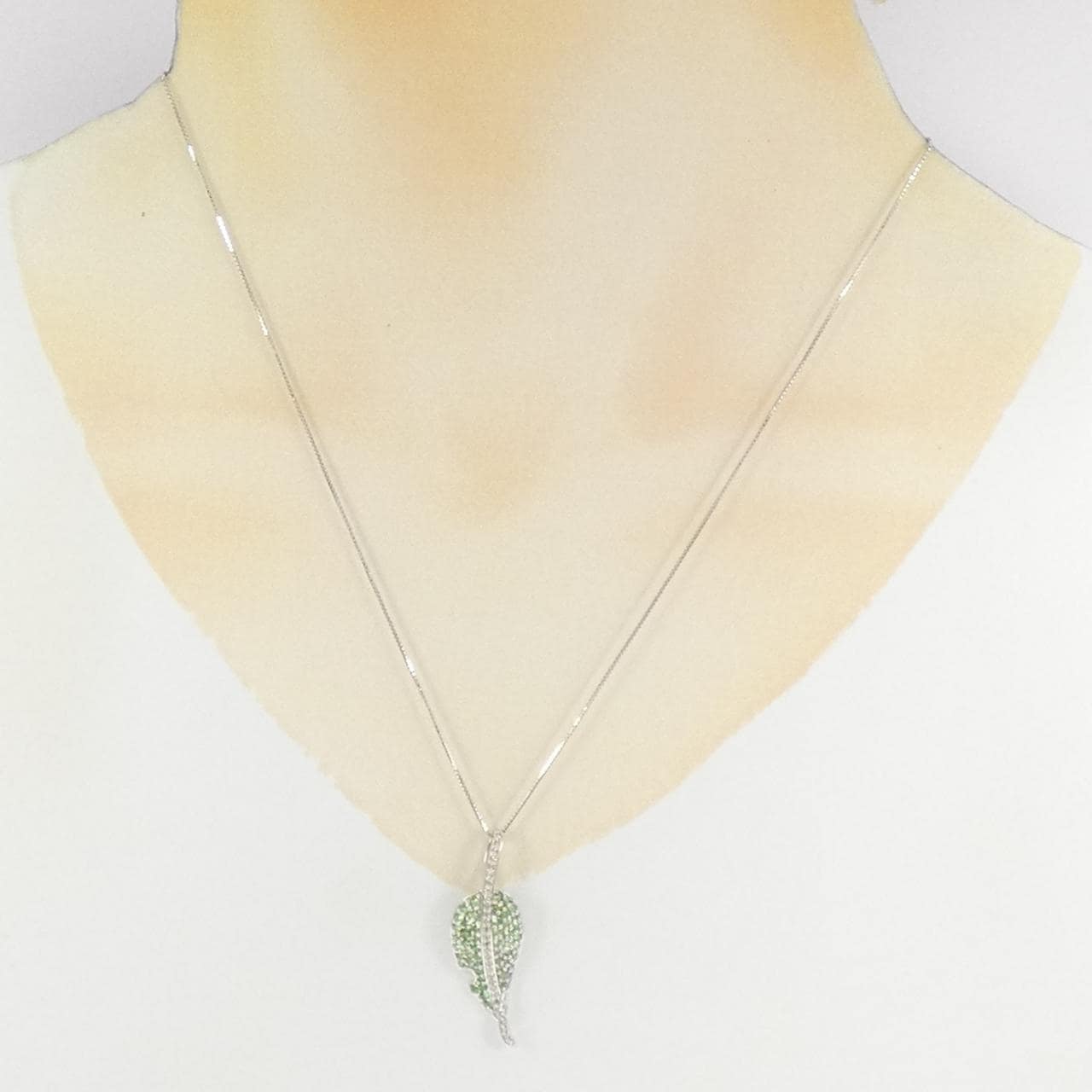 K18WG リーフ グリーンガーネット ネックレス 0.70CT