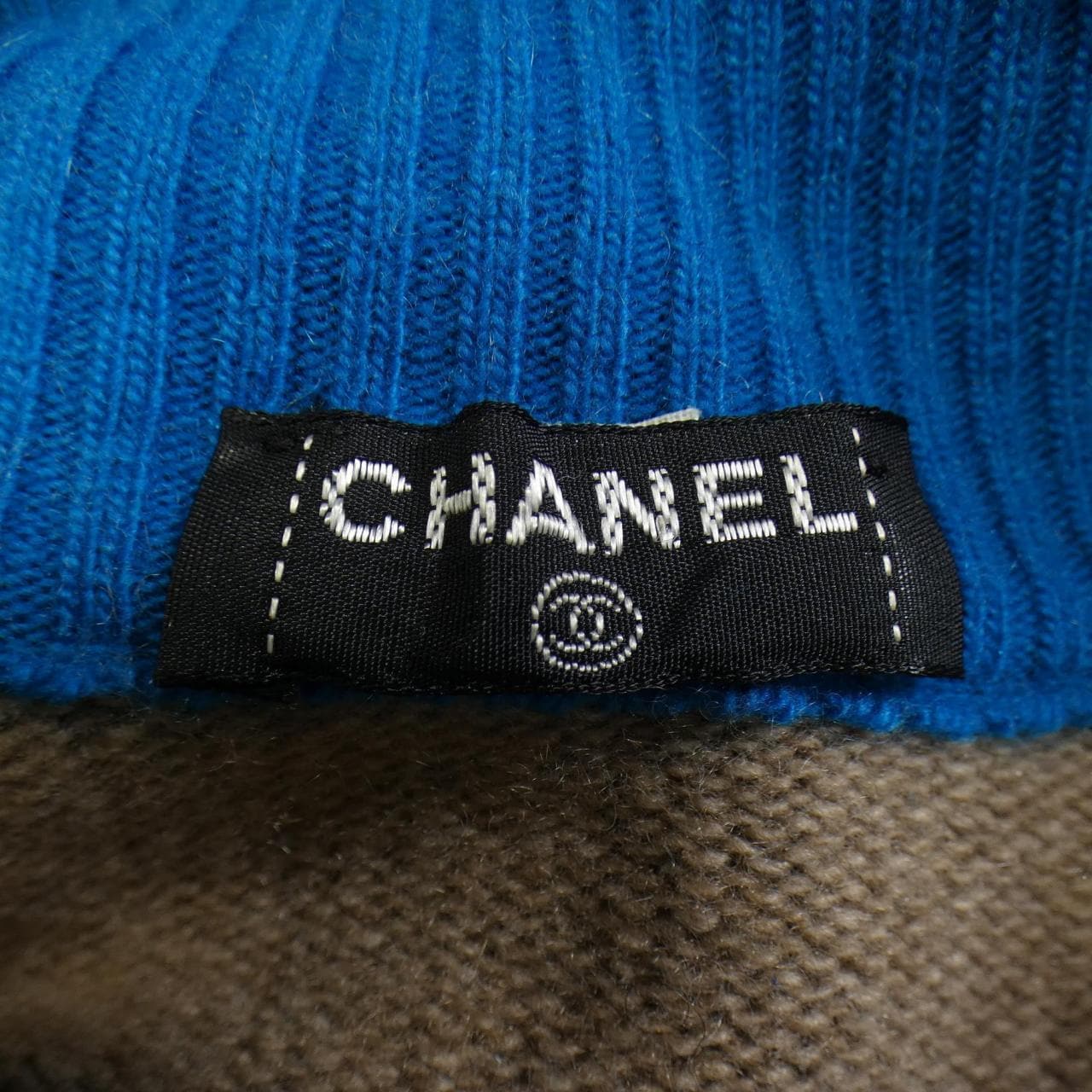 【ヴィンテージ】シャネル CHANEL MADE IN SCOTLAND クローバーボタン ニット