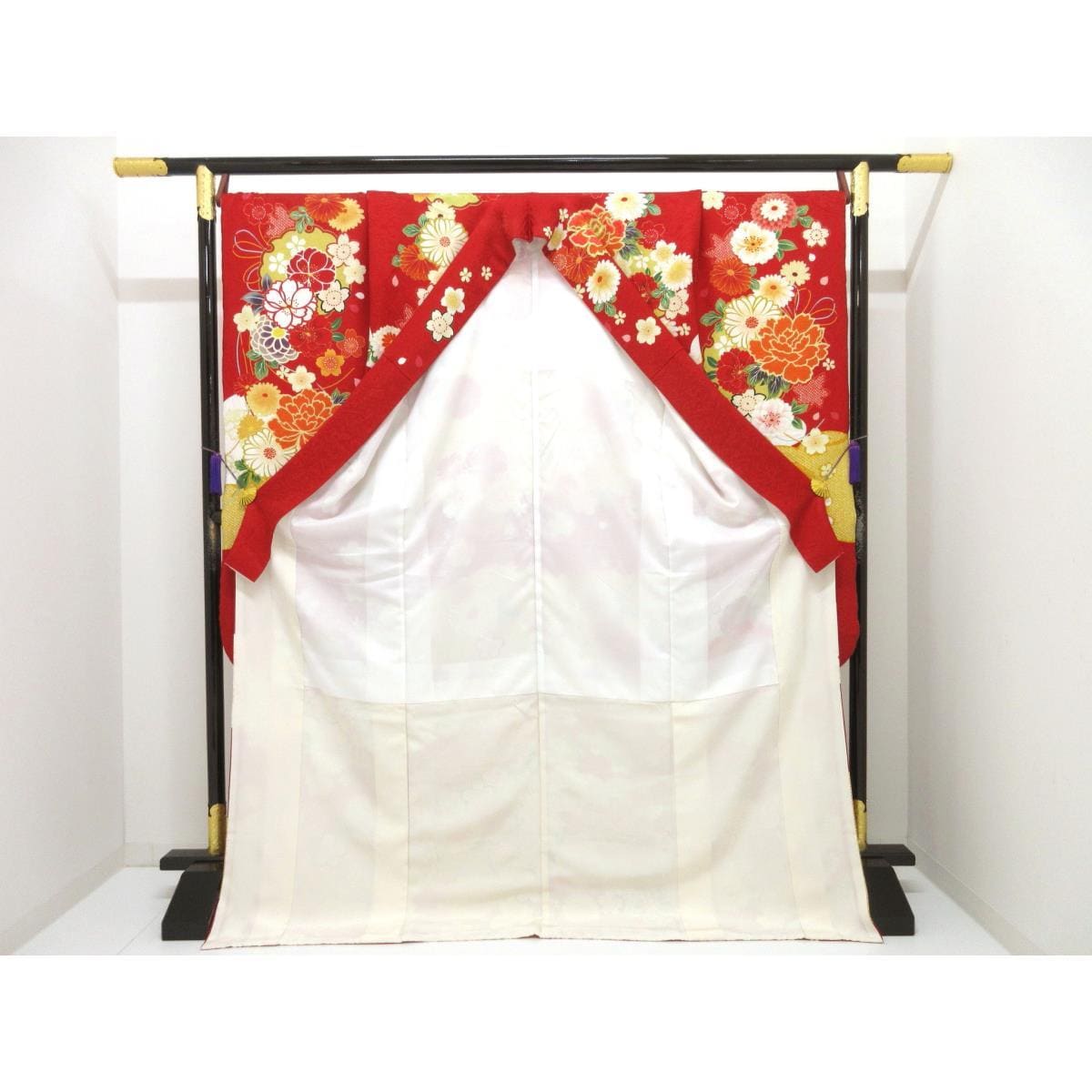 振袖　友禅加工刺繍入り