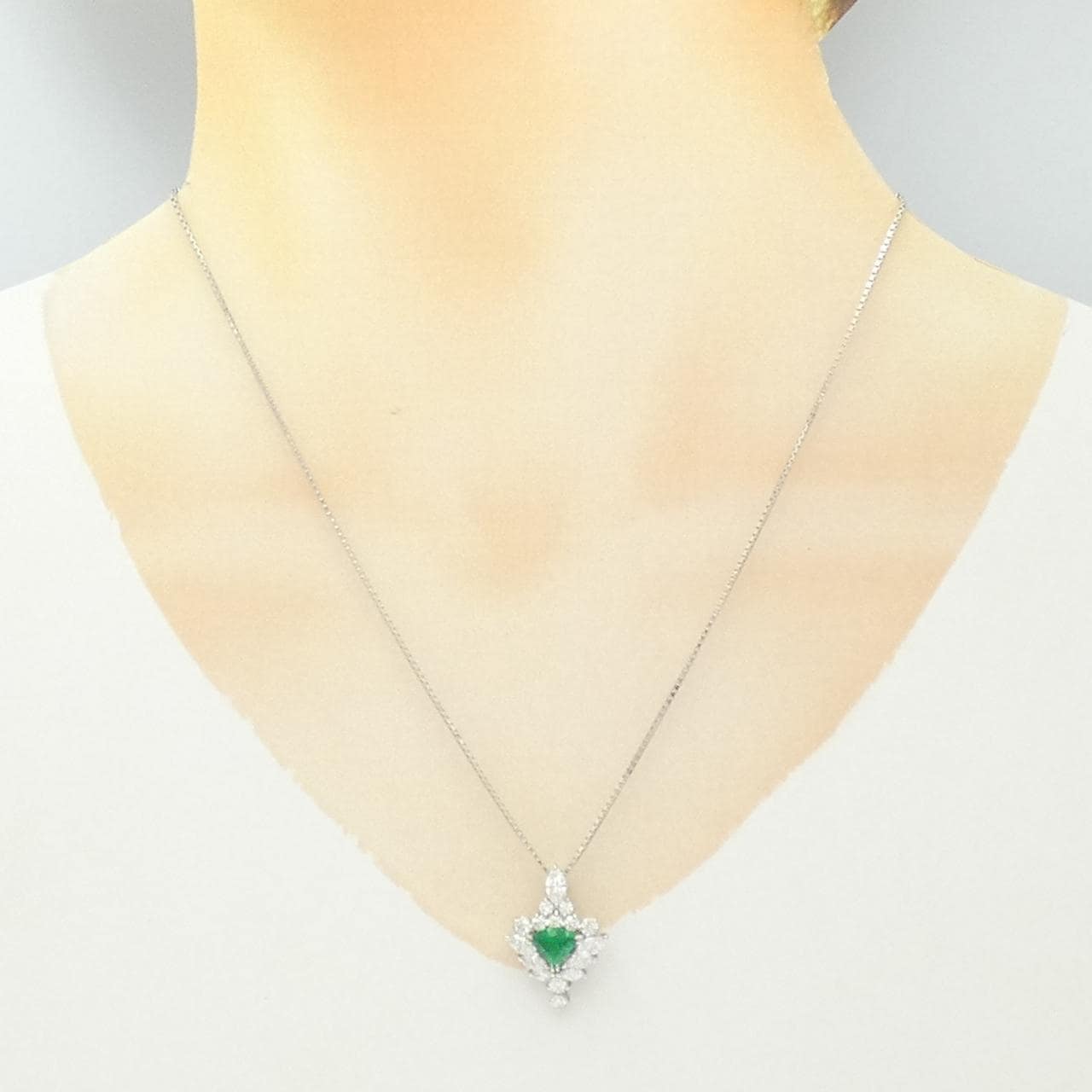 PT900/PT850 エメラルド ネックレス 1.10CT
