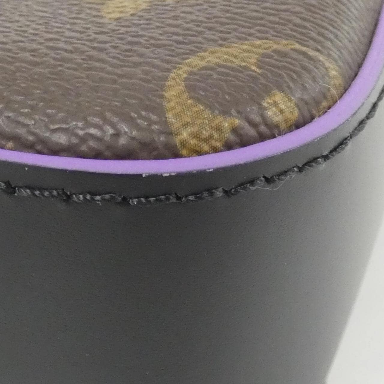 ルイヴィトン モノグラム マカサー(LVカラーマニア) トリオ メッセンジャー M46266 ショルダーバッグ