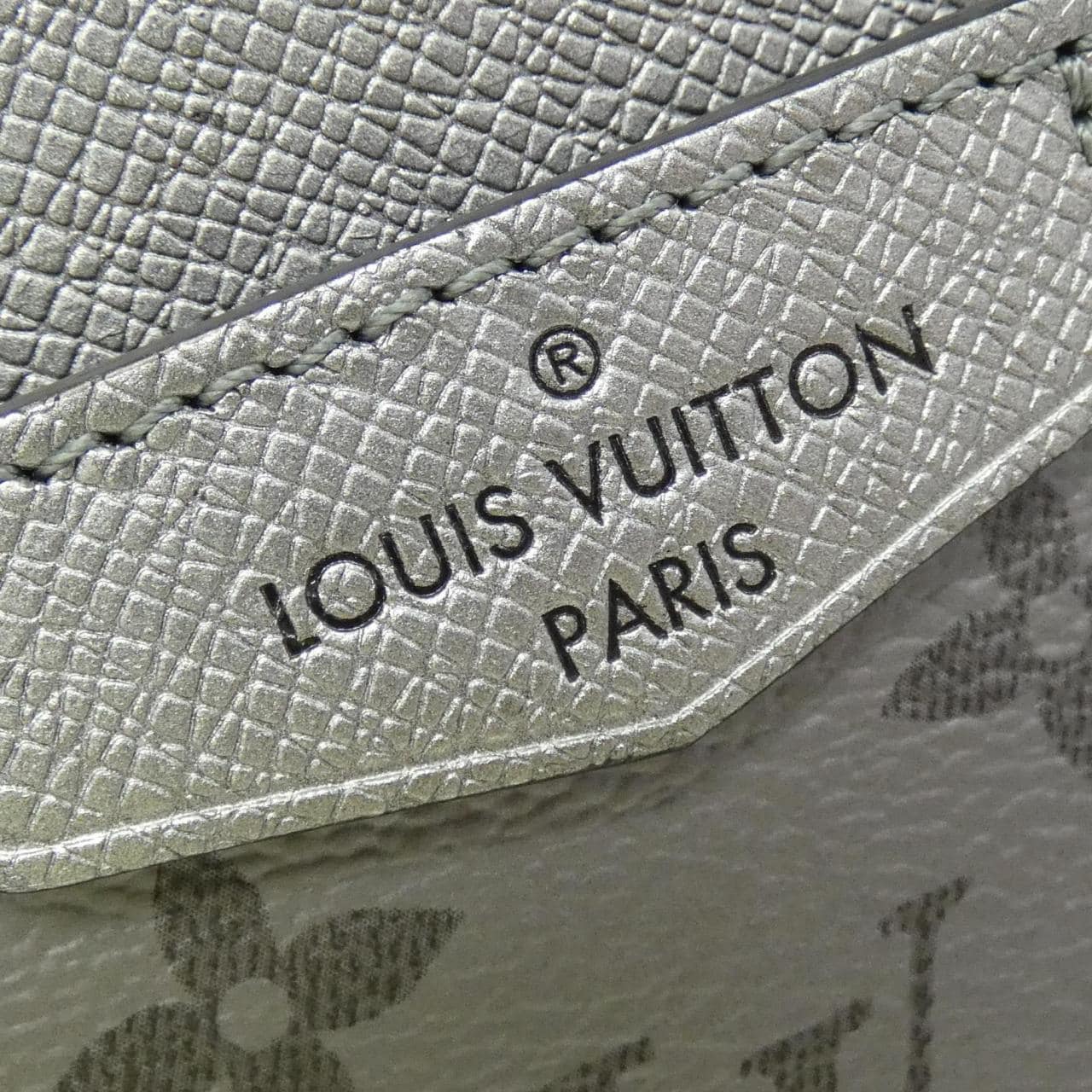 LOUIS VUITTON Taiga Rama 户外单肩包 M30833 单肩包