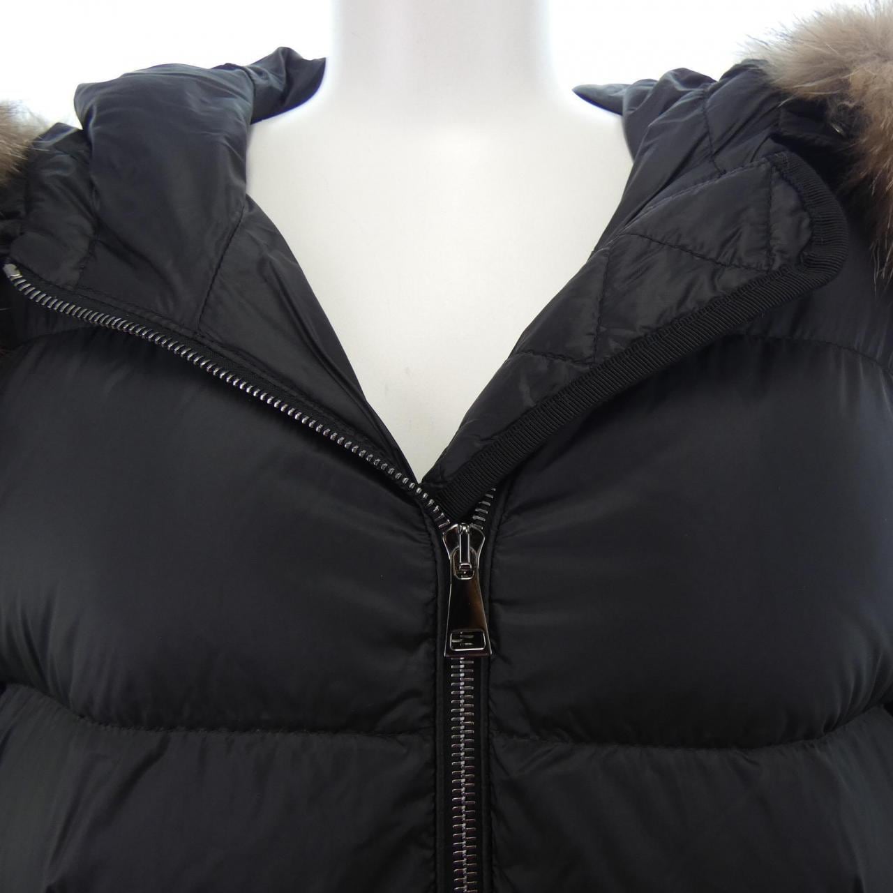 モンクレール MONCLER ダウンジャケット