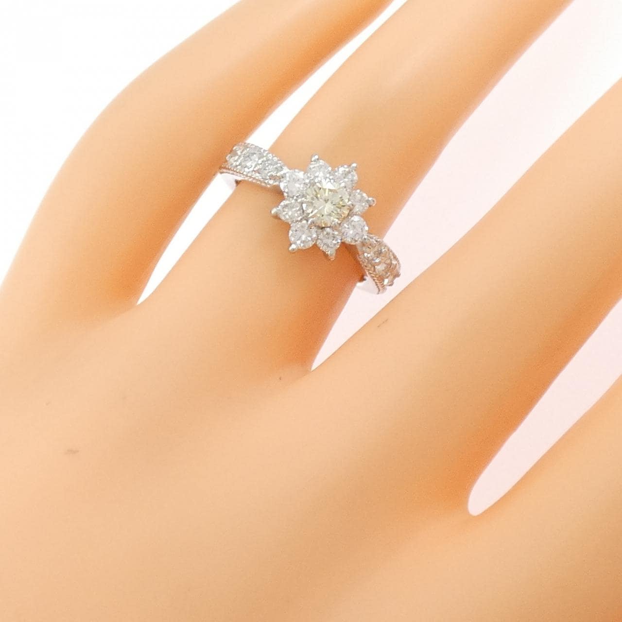 PT900 フラワー ダイヤモンド リング 0.334CT