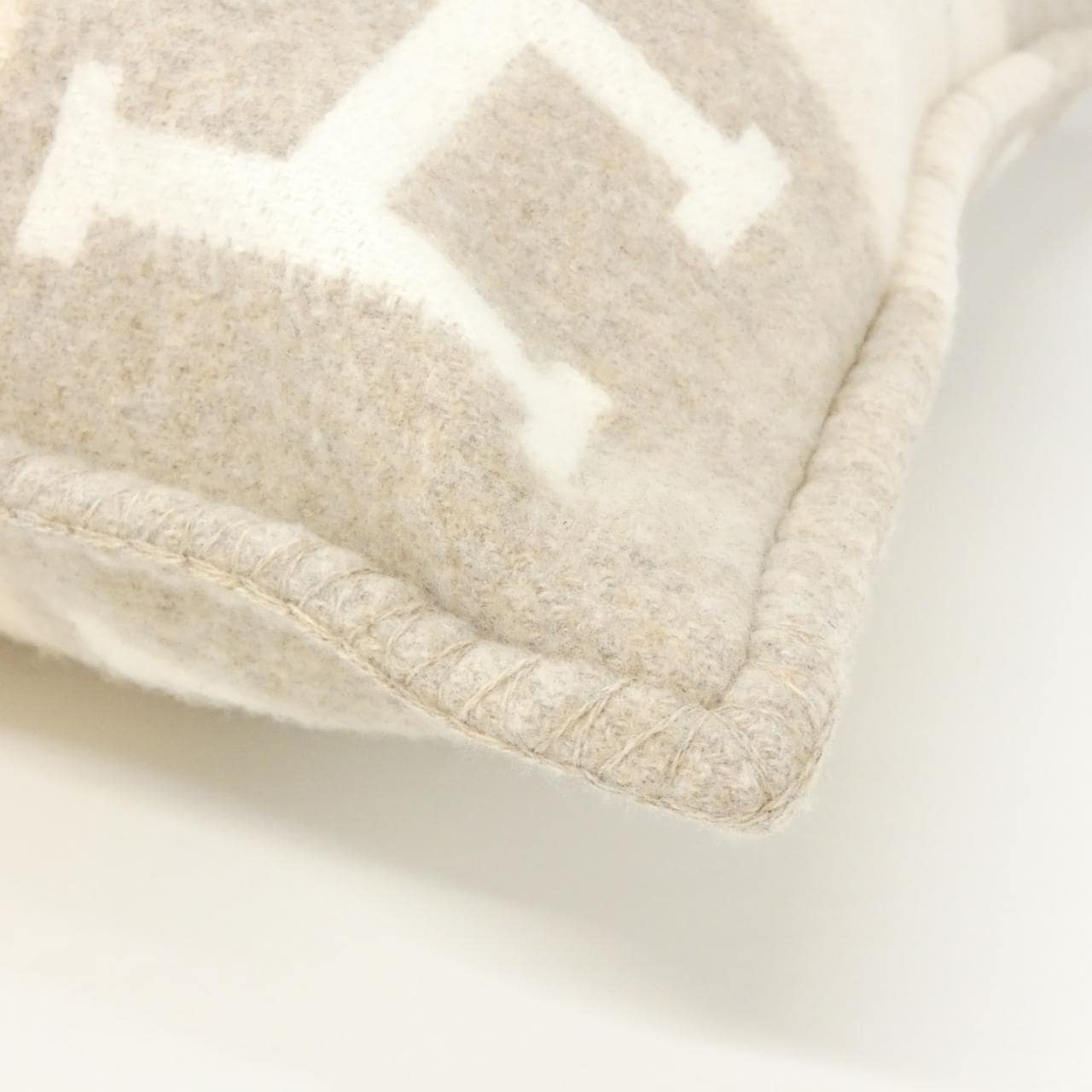 エルメス アヴァロン3 52×52 102666M クッション