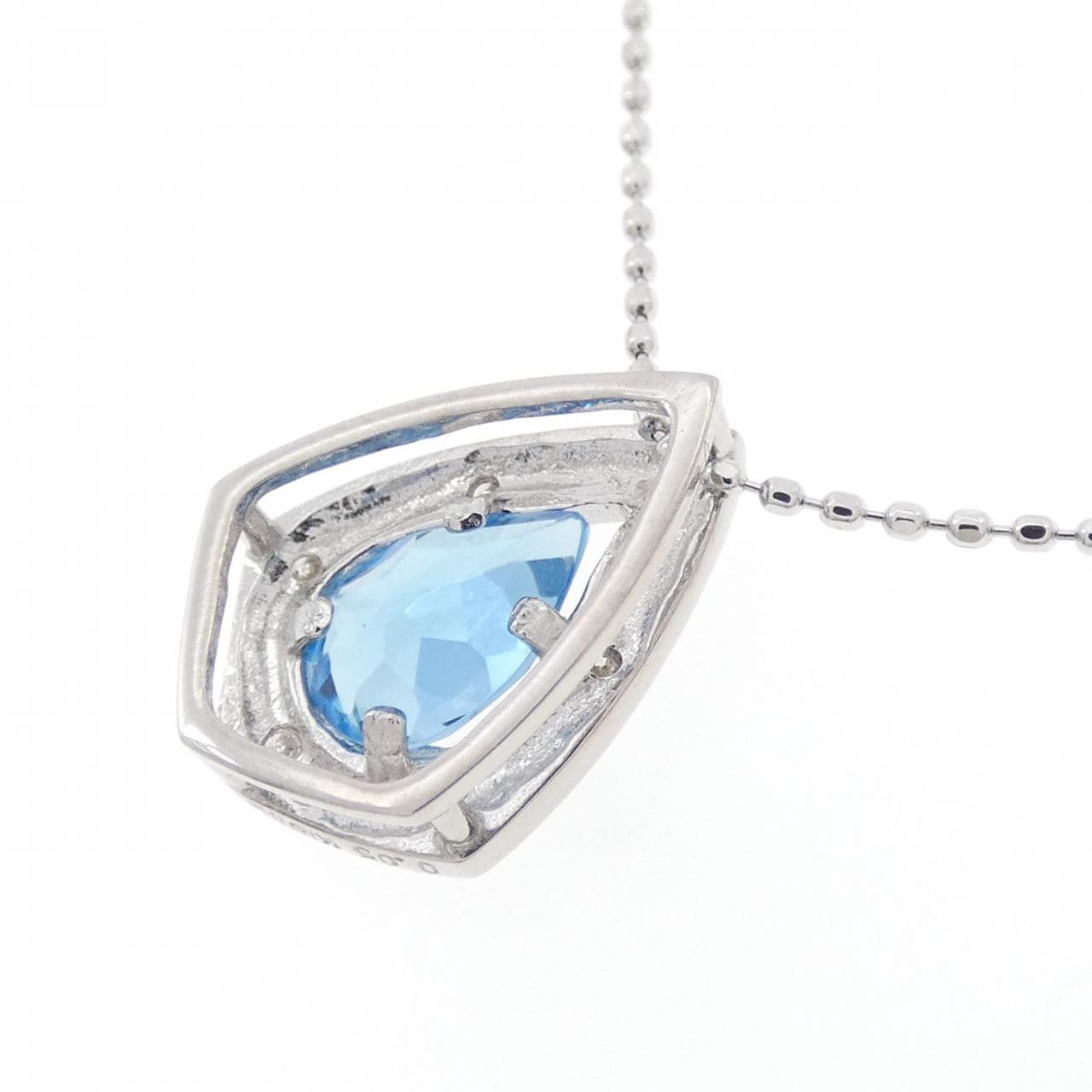 K18WG blue Topaz necklace