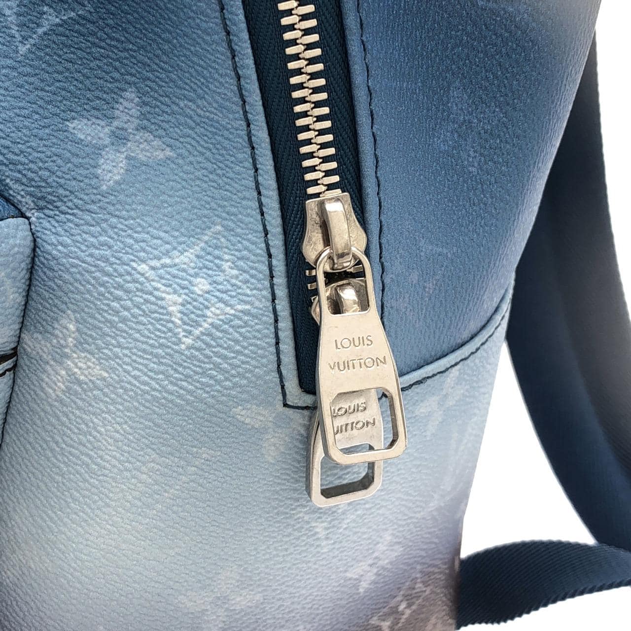 ルイヴィトン モノグラム ピグメント ディスカバリー バックパック PM M28025 リュックサック