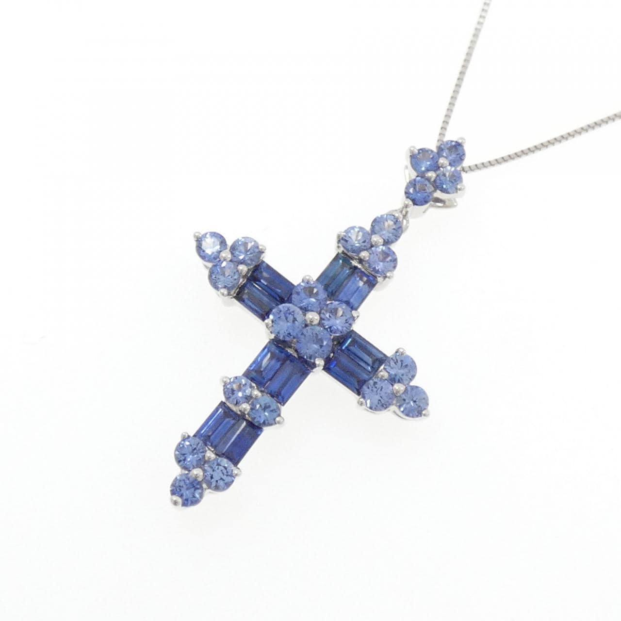 K18WG クロス×フラワー サファイヤ ネックレス 2.10CT