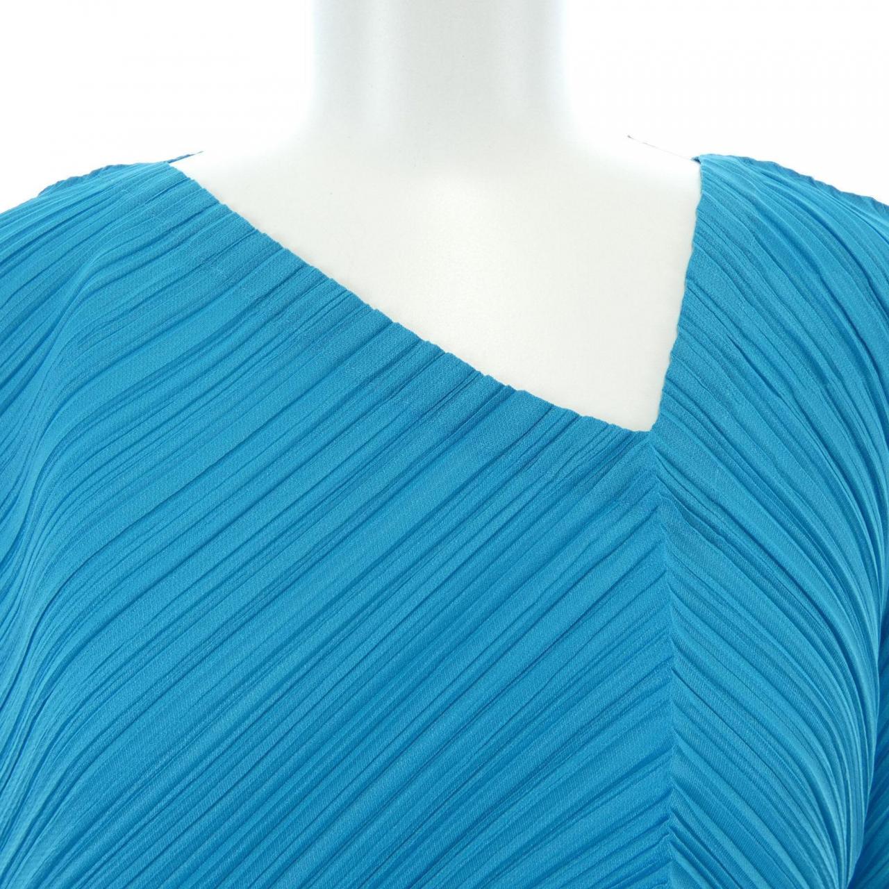 百褶PLEATS PLEASE上衣