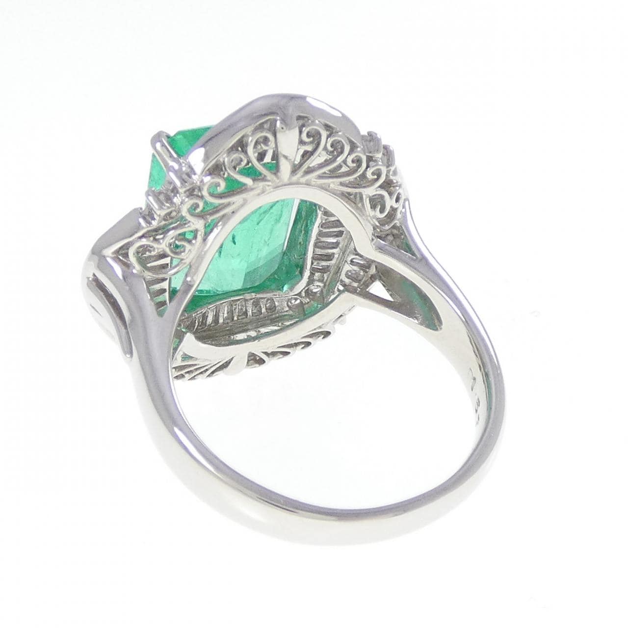 PT900 エメラルド リング 6.36CT