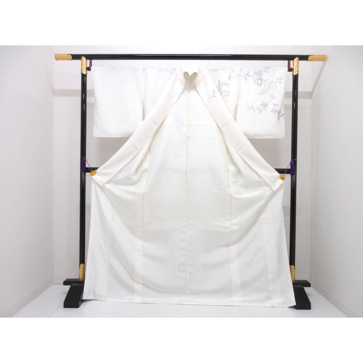 【未使用品】訪問着　銀彩加工刺繍入り