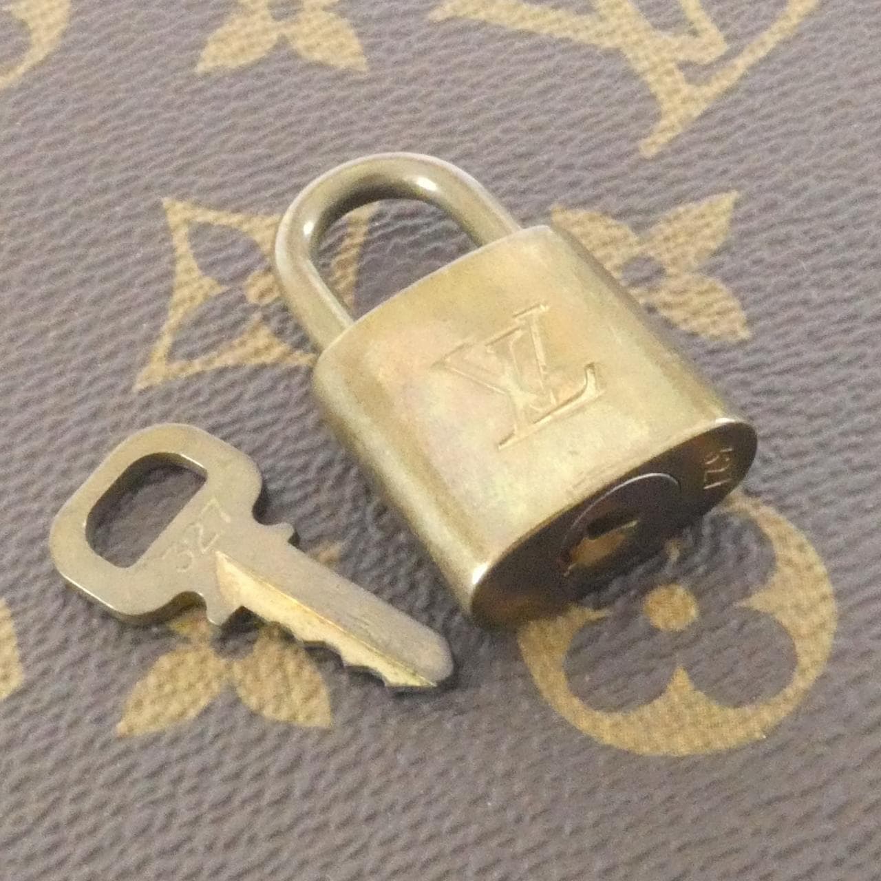 ルイヴィトン モノグラム エリプス MM M51126 バッグ