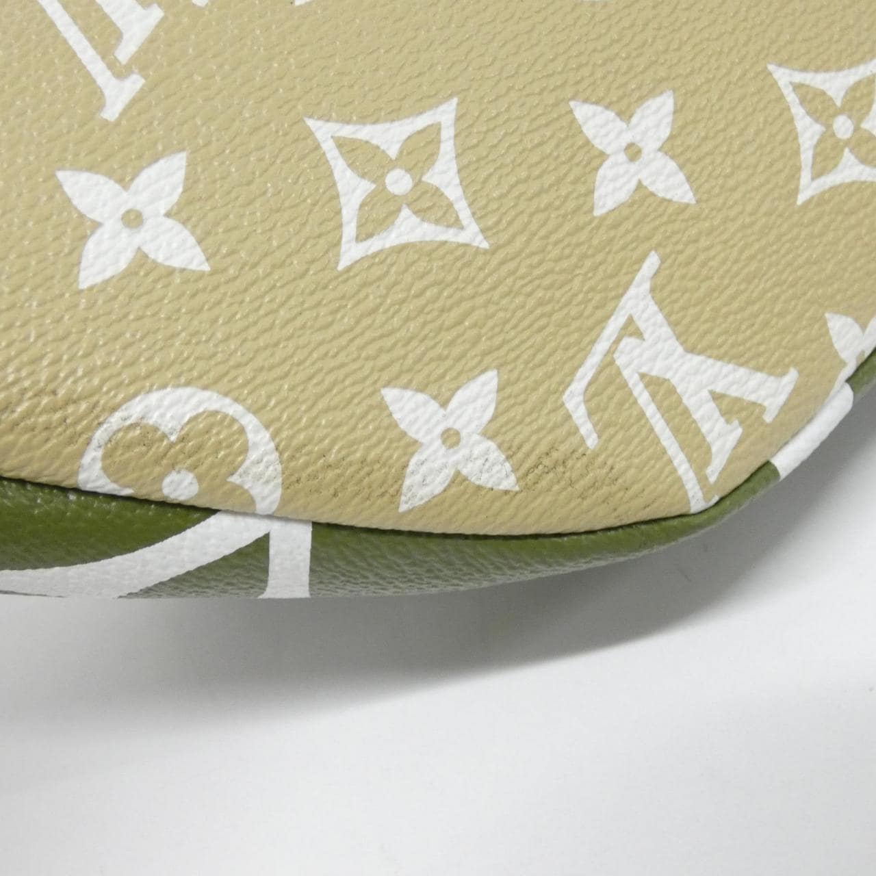 ルイヴィトン モノグラム ジャイアント バムバッグ M44611 ショルダーバッグ