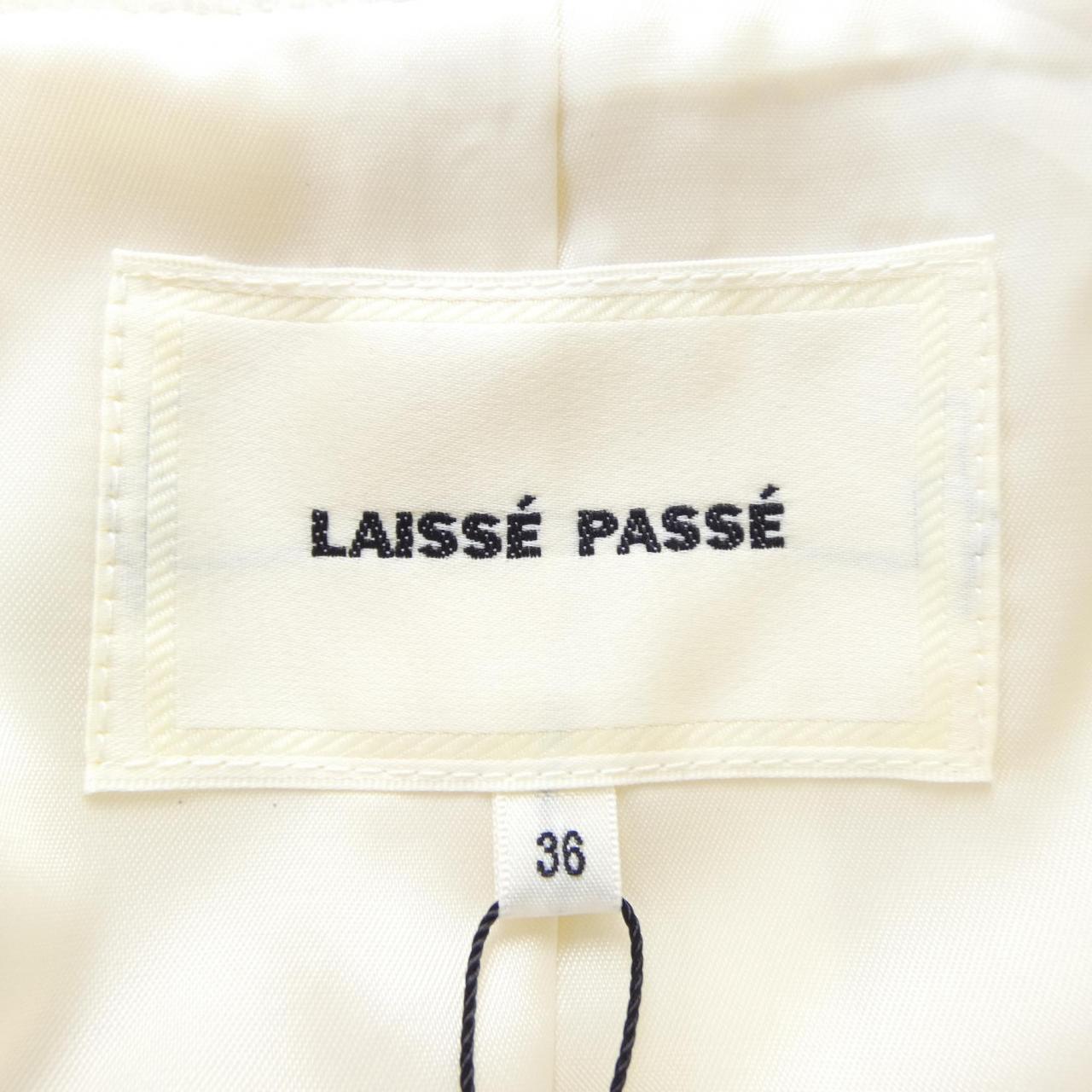 レッセパッセ LAISSE PASSE コート