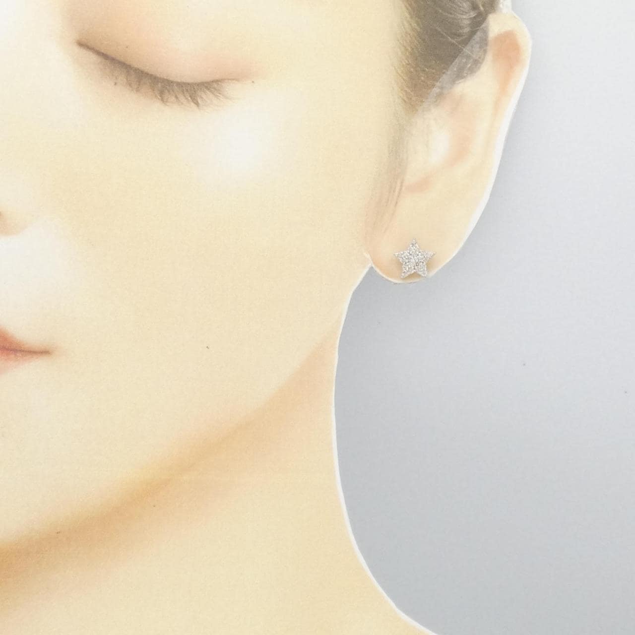 [BRAND NEW] K18WG Star Diamond Earrings 0.40CT