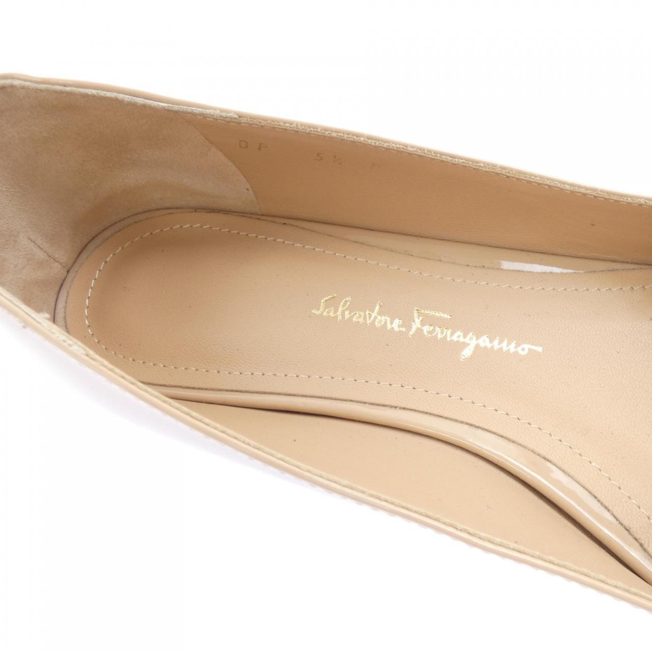 サルヴァトーレフェラガモ SALVATORE FERRAGAMO VARA BOWL パンプス