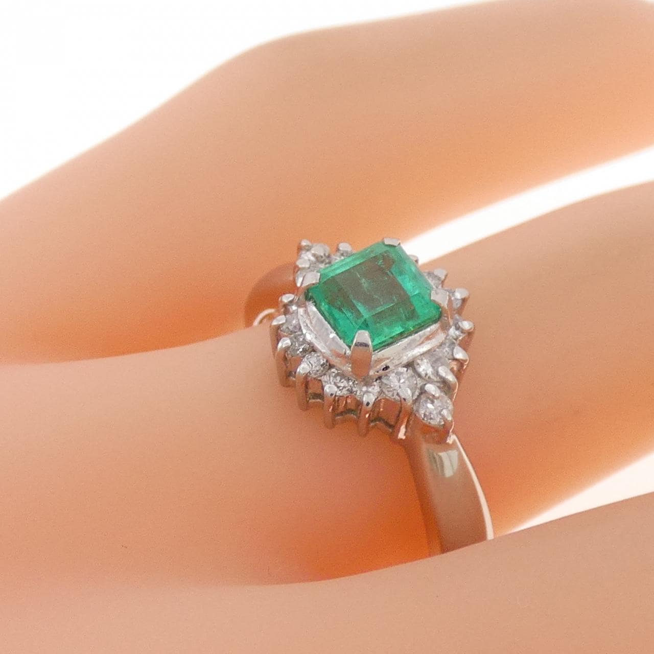 PT900 エメラルド リング 0.60CT