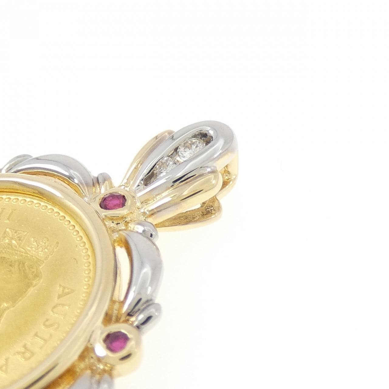 750/750WG(枠) ルビー コイン ペンダント