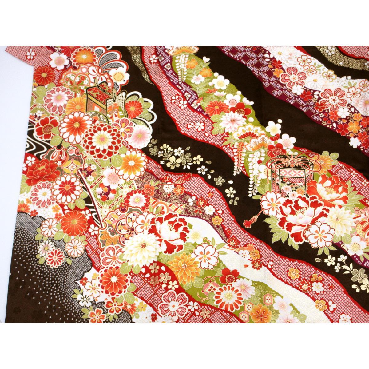 振袖　友禅金彩加工　刺繍入り