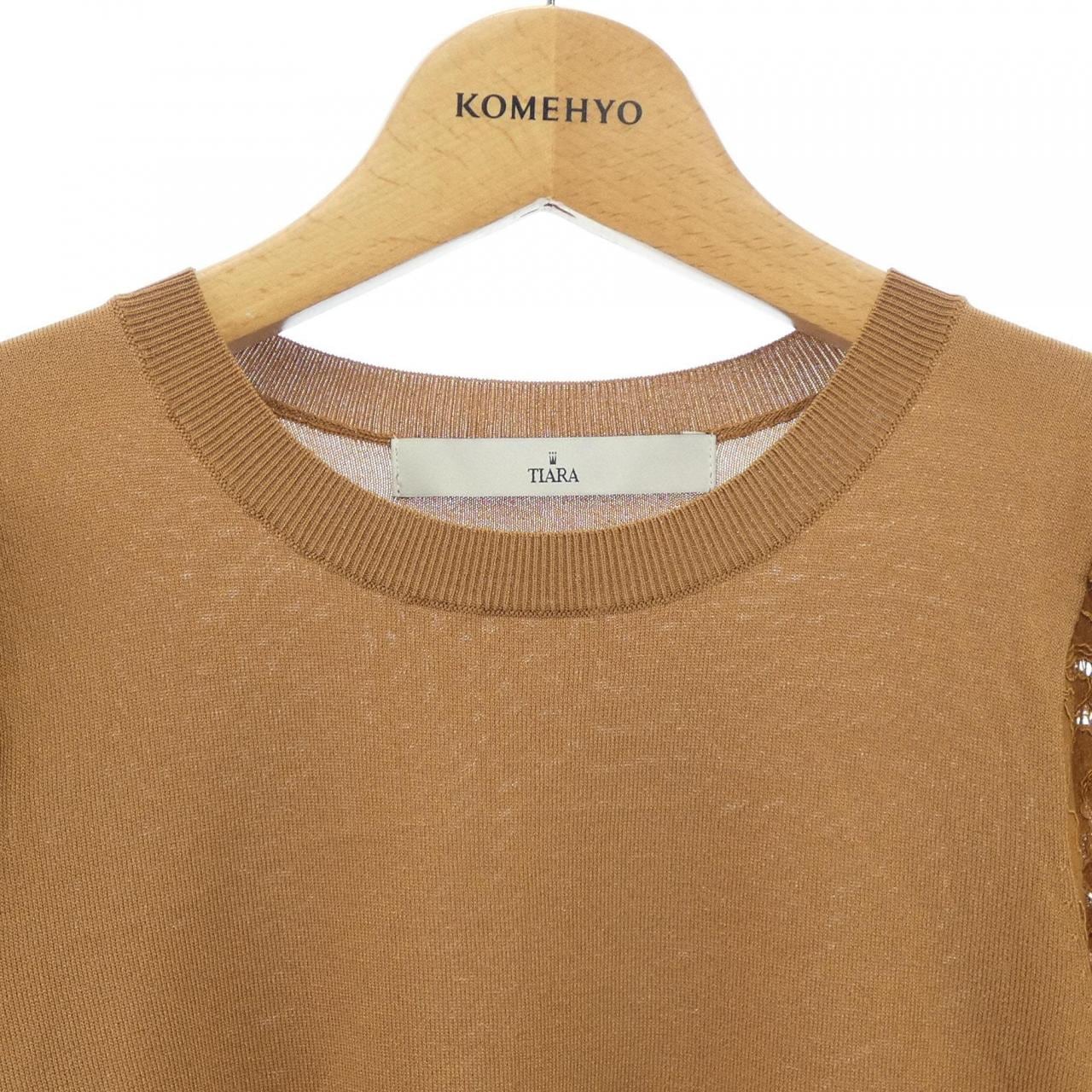 ティアラ TIARA トップス