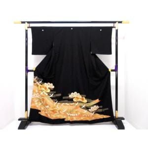 留袖　友禅金彩加工　刺繍入り　武田菱