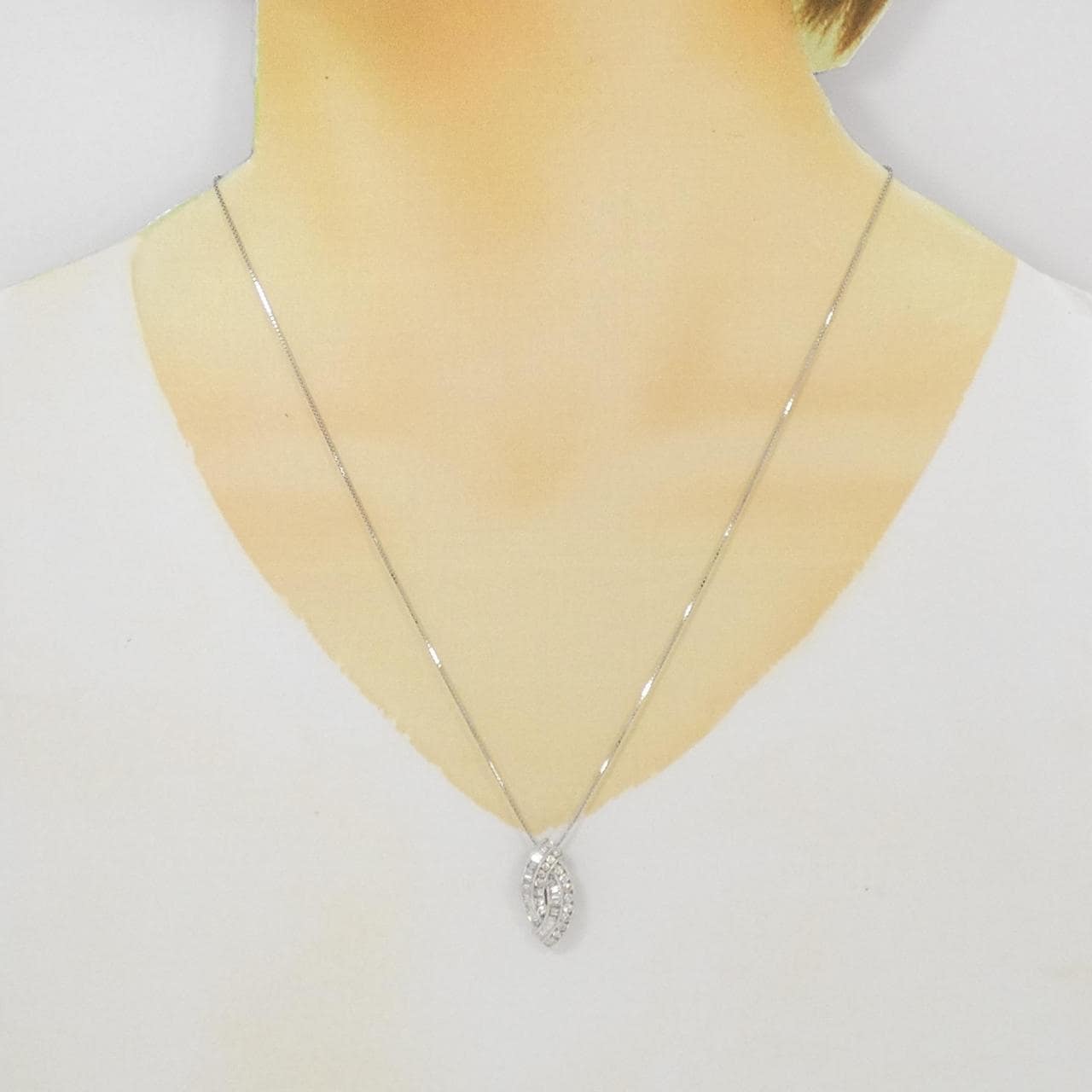 K18WG Diamond necklace