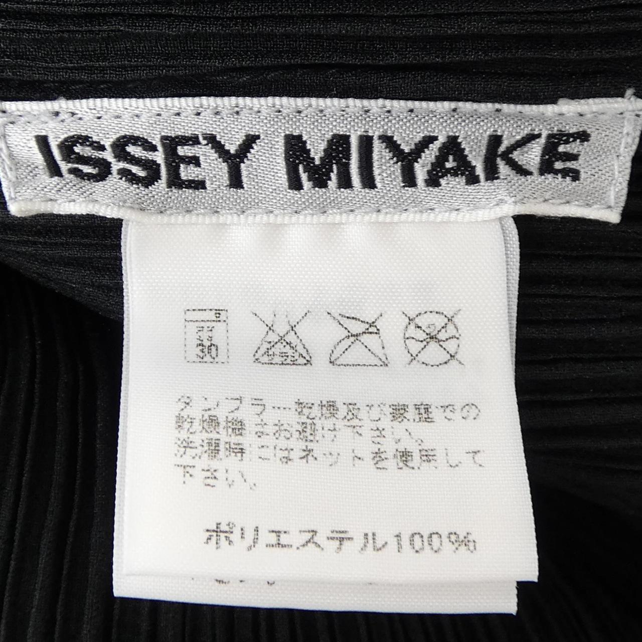 イッセイミヤケ ISSEY MIYAKE IM04FJ610 トップス