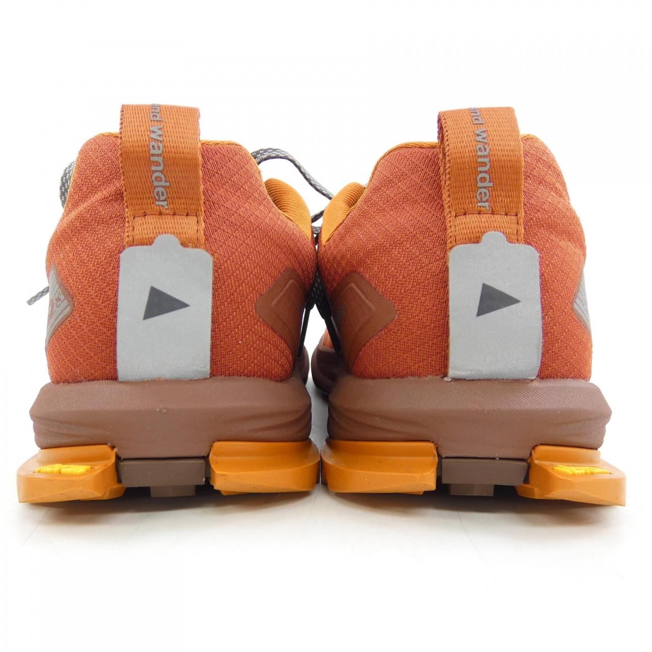 ALTRA and wander スニーカー