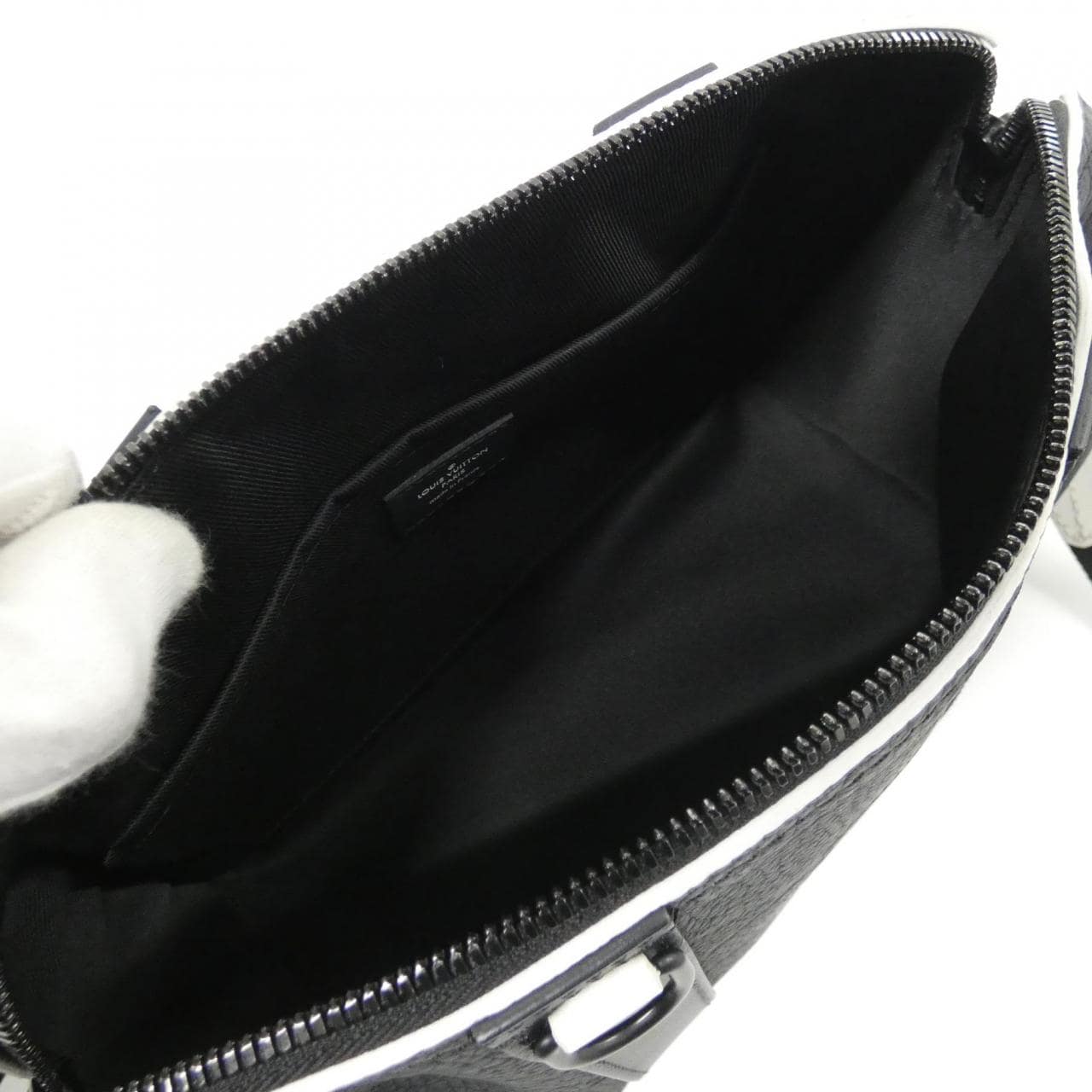 ルイヴィトン LVxFIFA シティ キーポル M21543 ショルダーバッグ