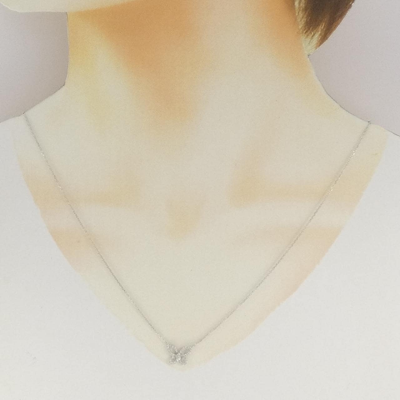 グラフ ミニバタフライ シルエット ネックレス