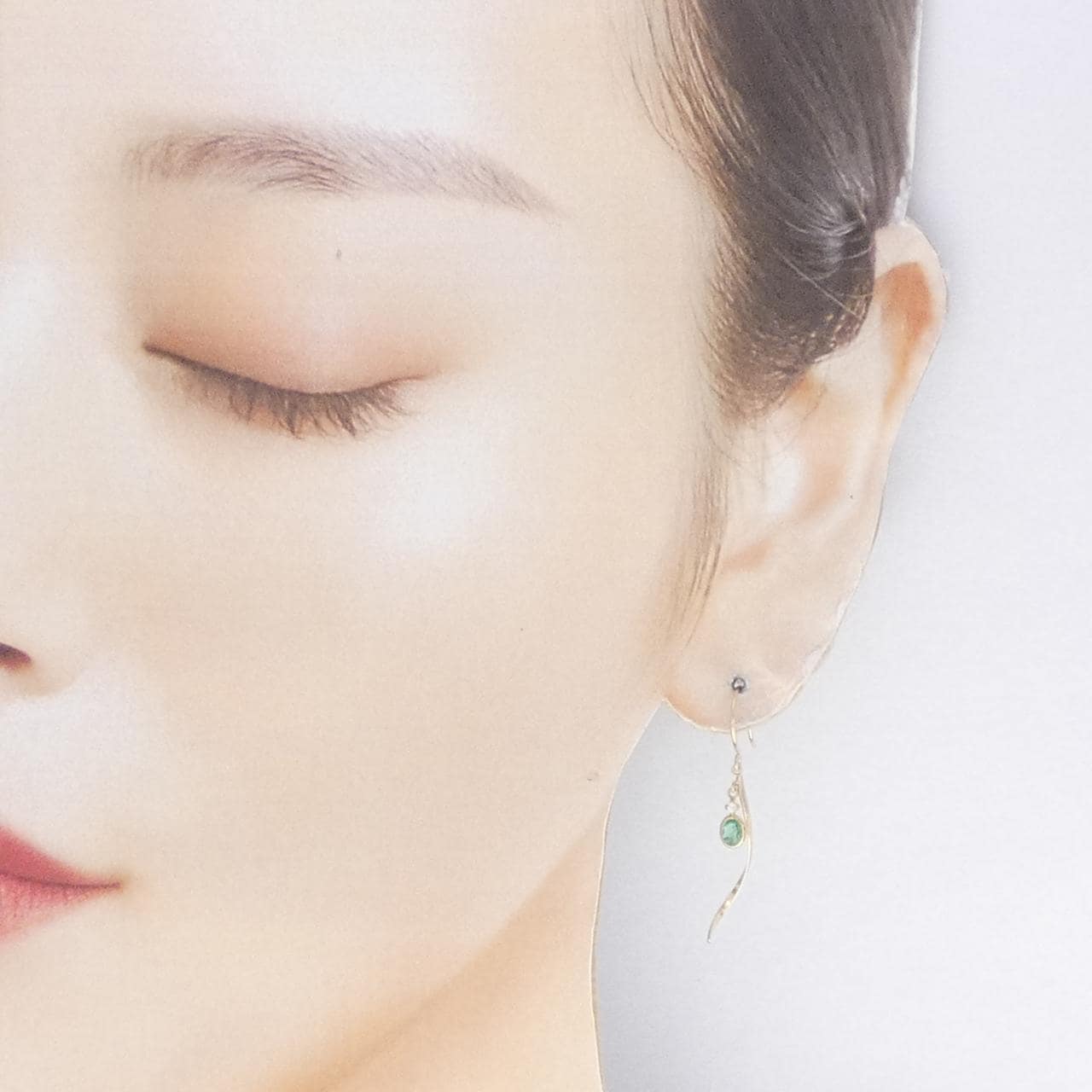 K10YG エメラルド ピアス