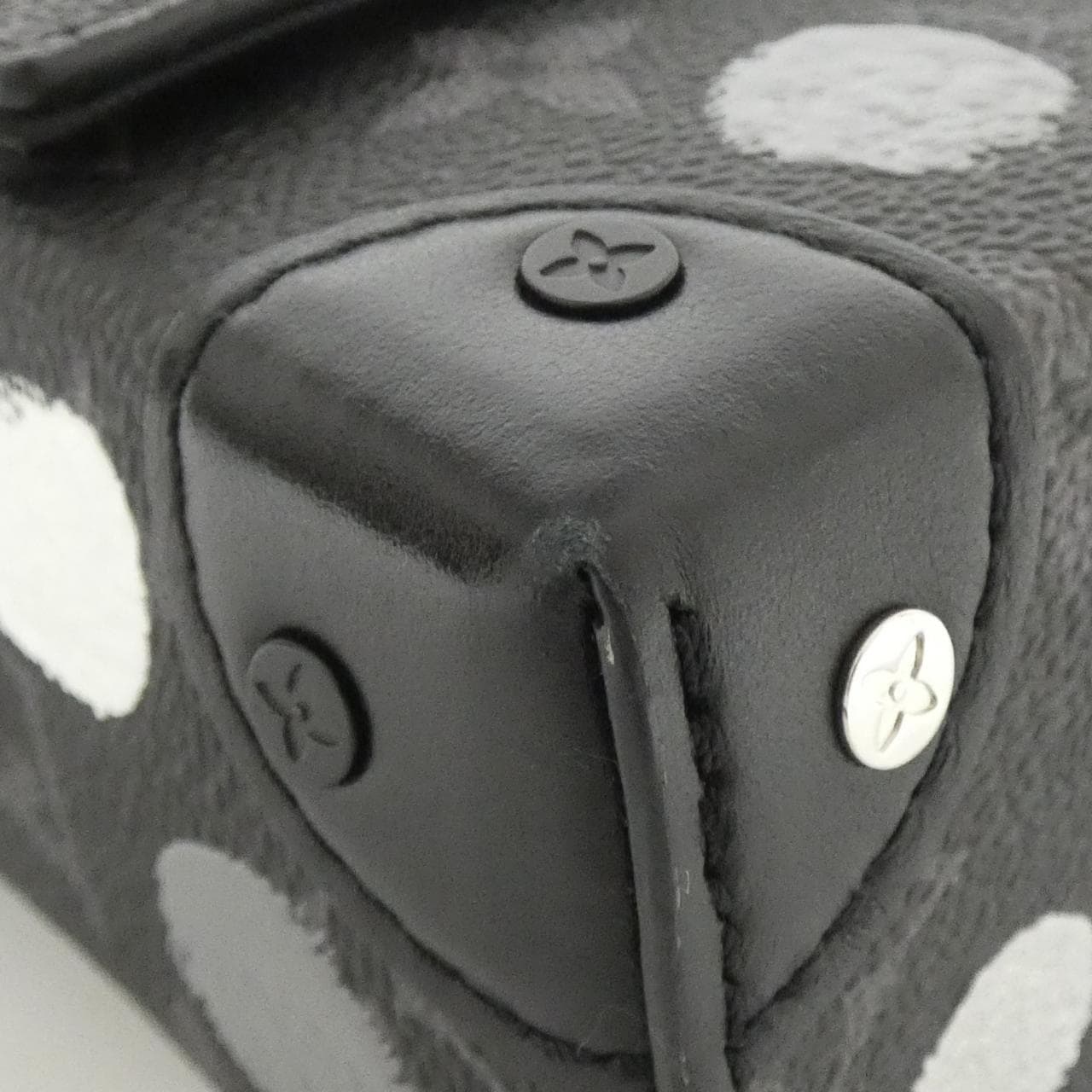 ルイヴィトン モノグラム エクリプス(LV X YK) スティーマー ウエアラブル ウォレット M81935 ショルダーバッグ