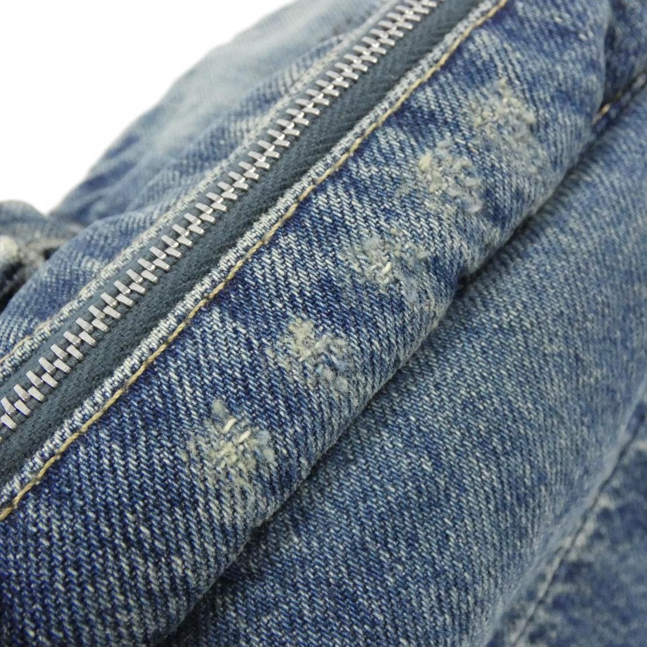 バレンシアガ SUPERBUSY SMALL 702167 2AA24 ショルダーバッグ