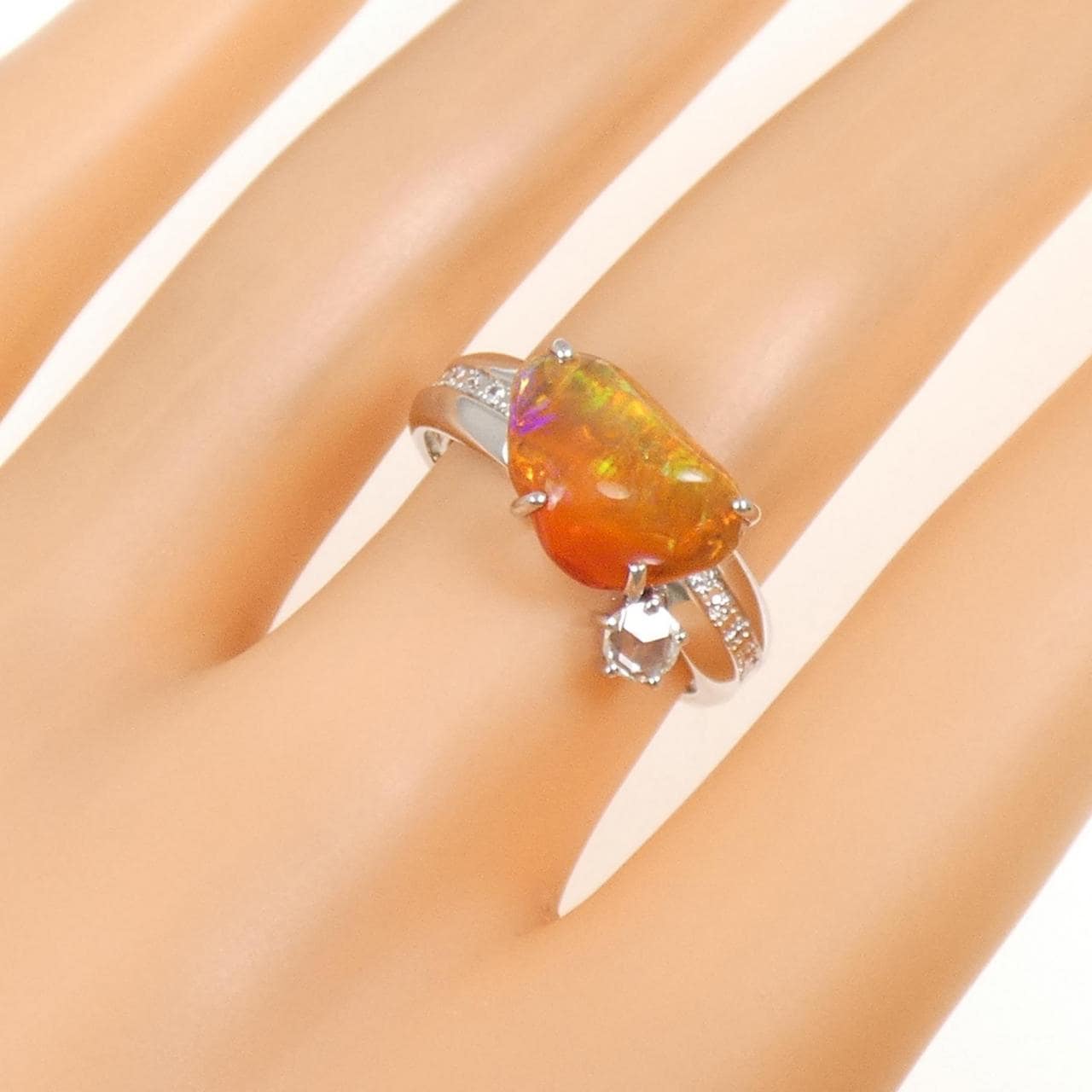 山本真理 オパール リング 2.36CT
