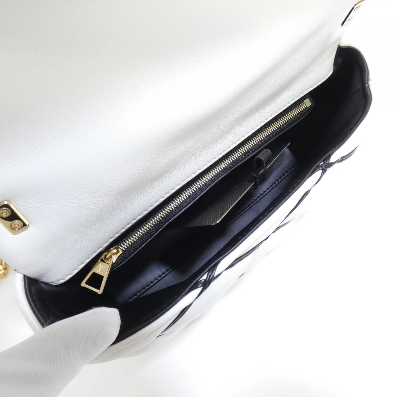LOUIS VUITTON GO-14 MM M22890 斜背包