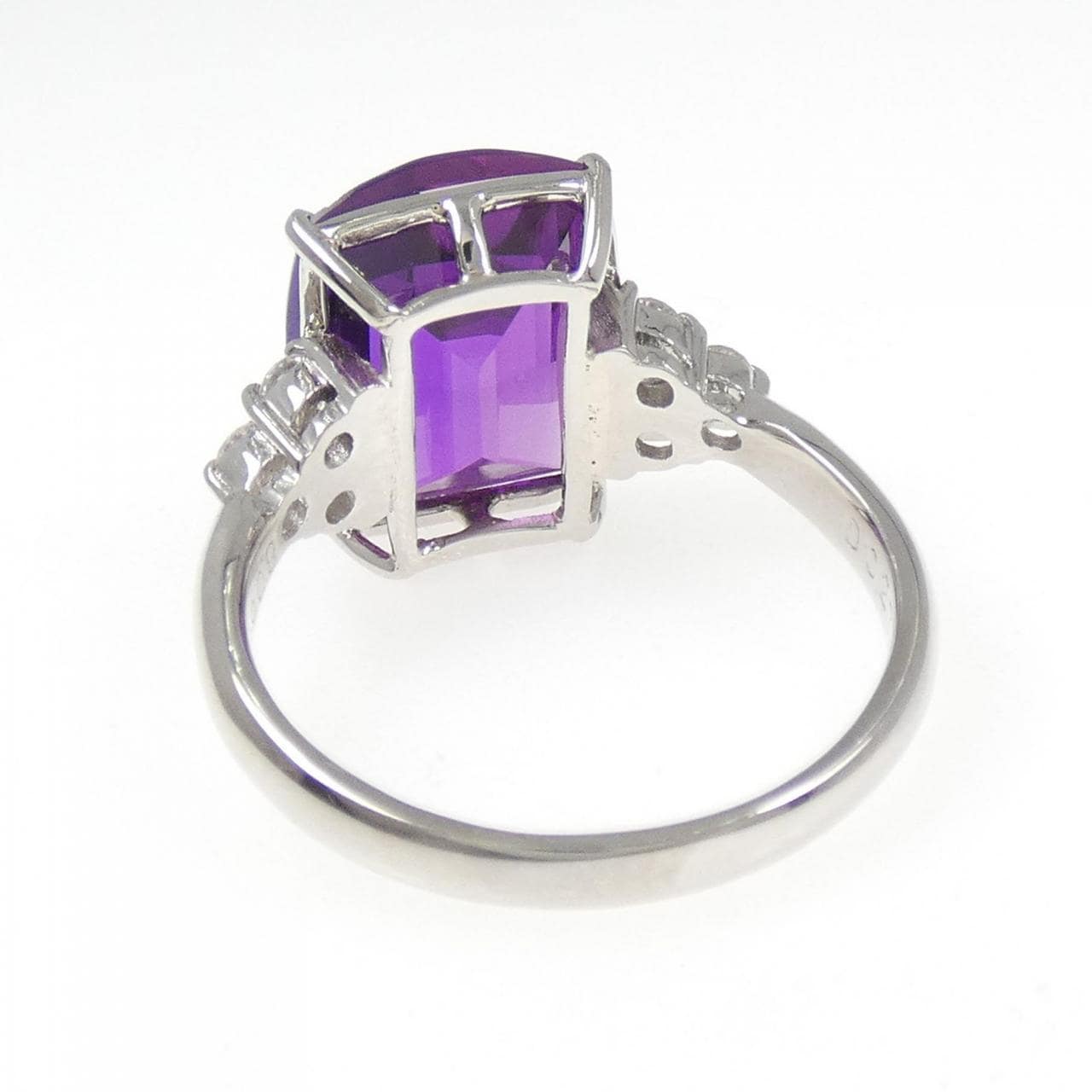 PT900 合成サファイヤ リング 8.065CT