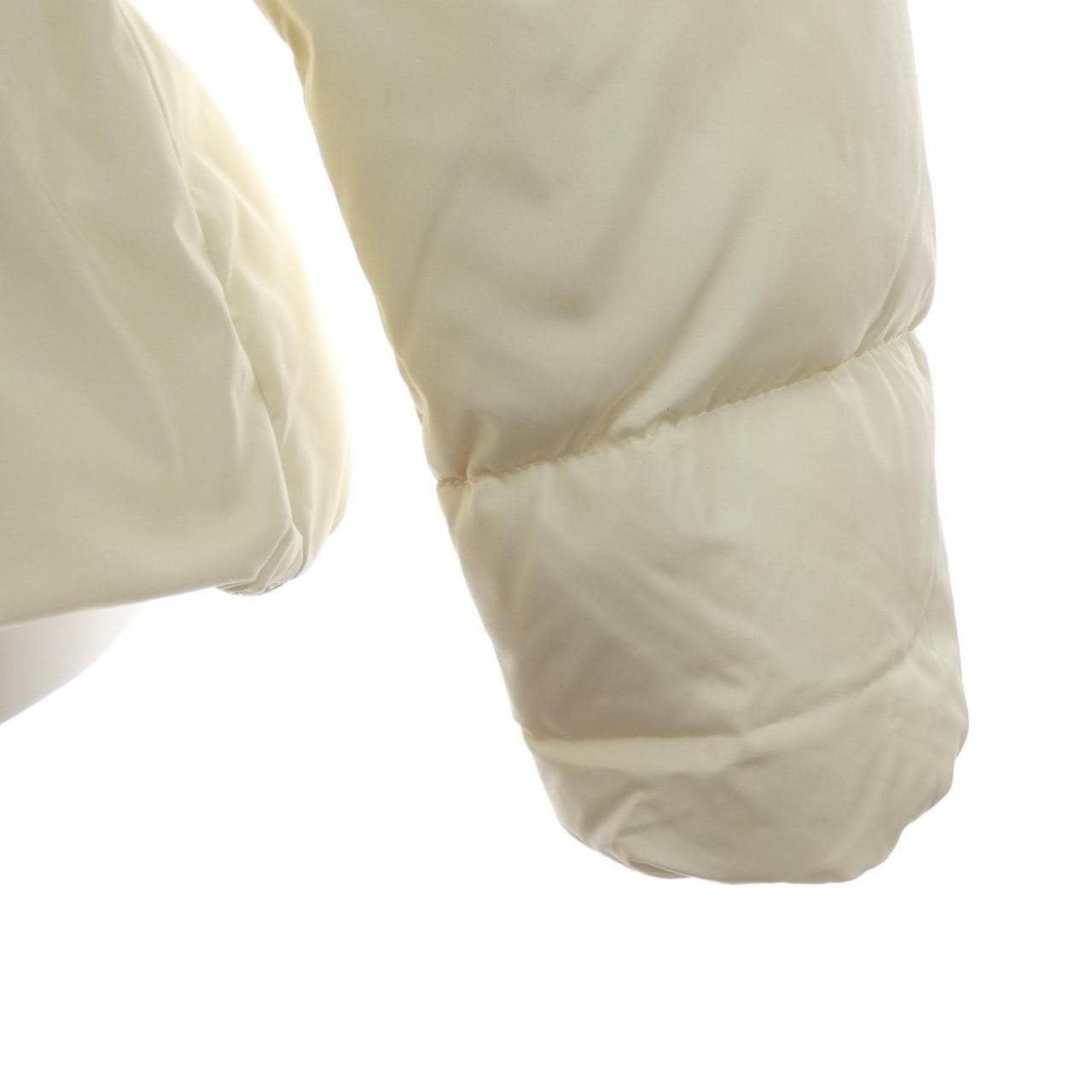 モンクレール MONCLER AVOCE ダウンジャケット