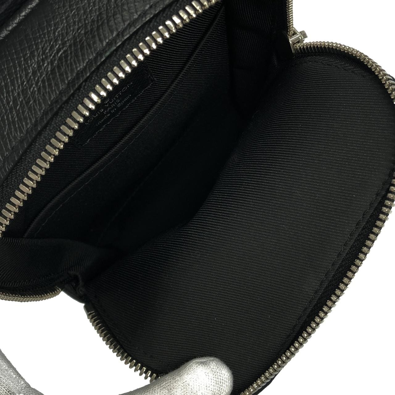 ルイヴィトン タイガ ラマ アウトドア スリングバッグ M30741 ショルダーバッグ