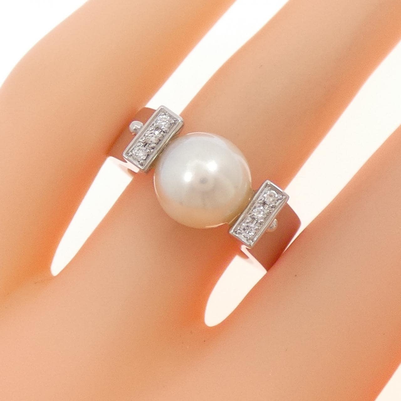 K18WG Akoya pearl ring 9mm