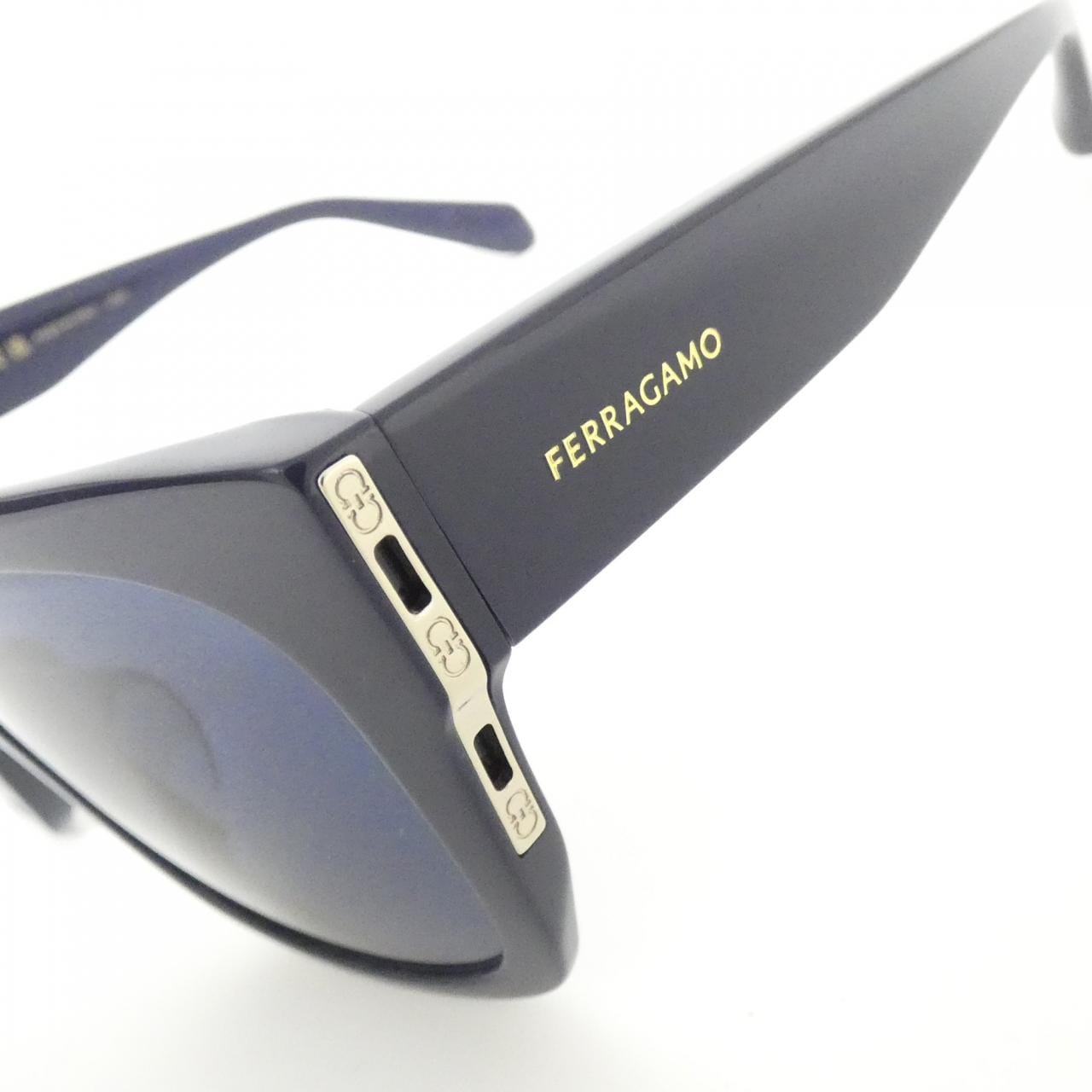 【新品】サルヴァトーレフェラガモ SF1113SLB サングラス