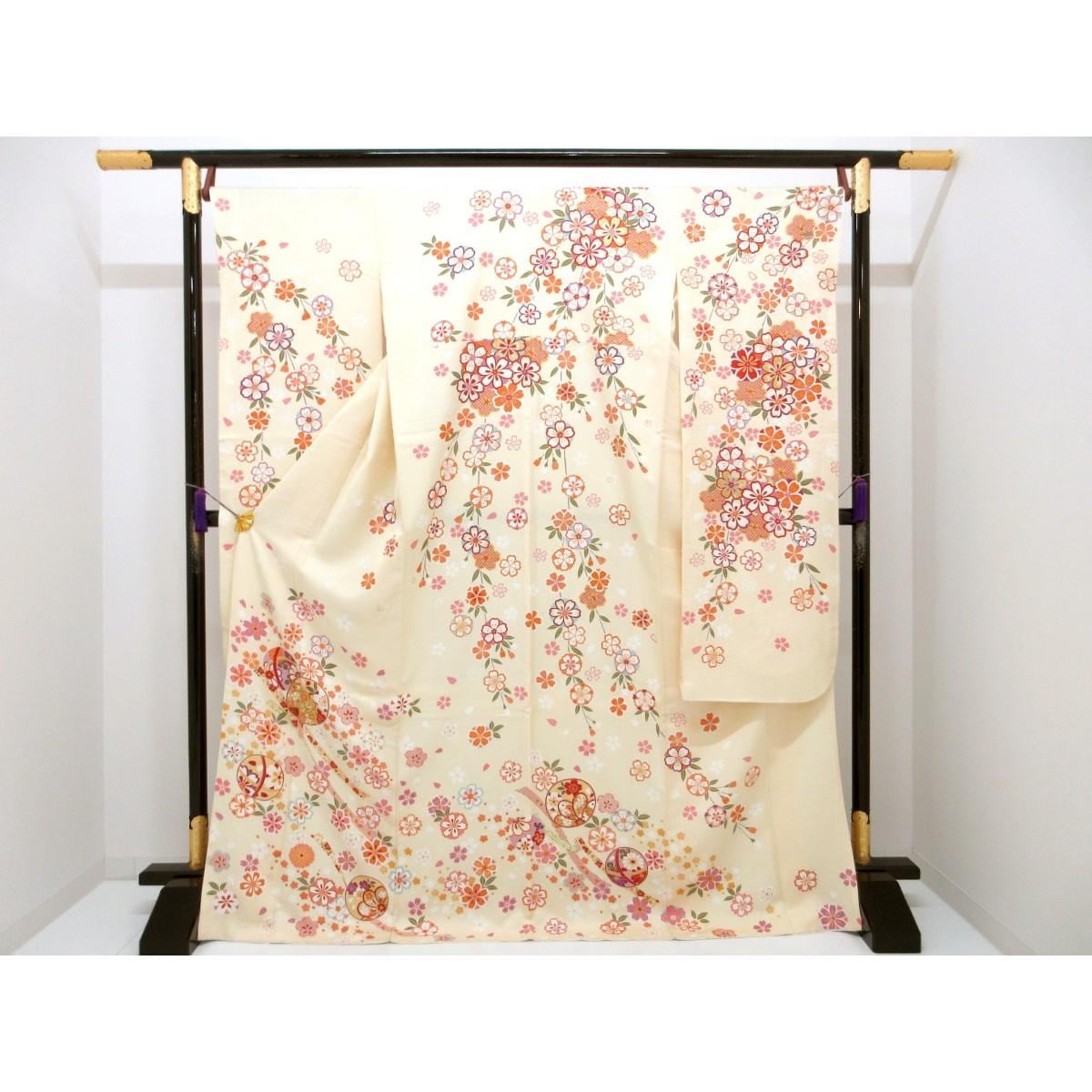 振袖　友禅金彩加工　刺繍入り